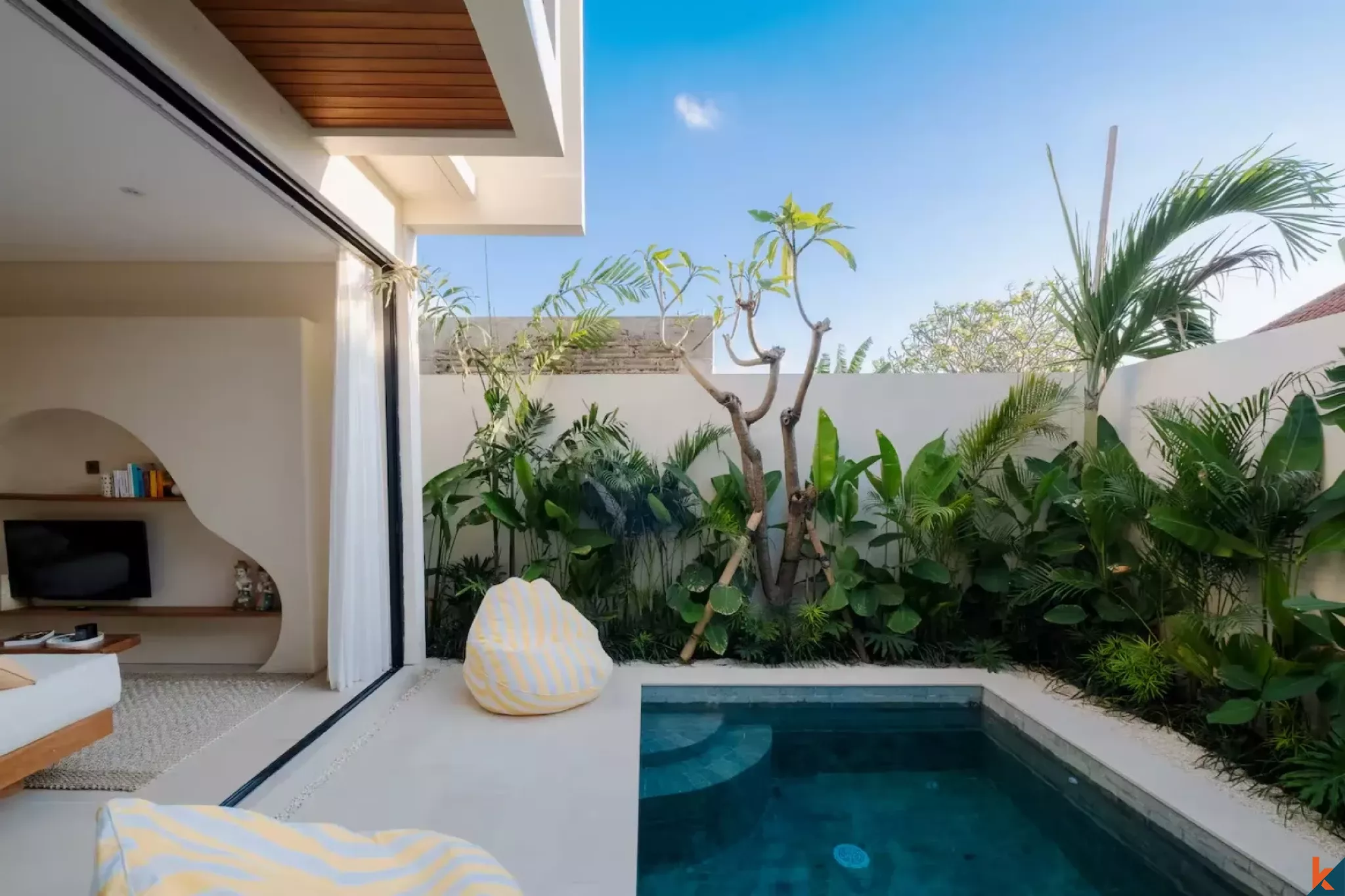 Rumah Tipe Satu Kamar Tidur Bergaya Tropis yang Elegan untuk Disewa di Buduk