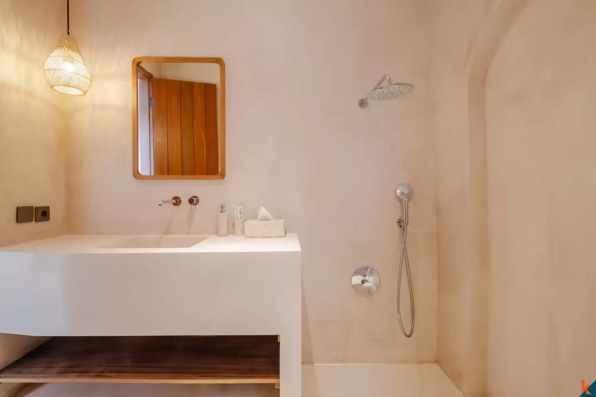 Rumah Tipe Satu Kamar Tidur Bergaya Tropis yang Elegan untuk Disewa di Buduk