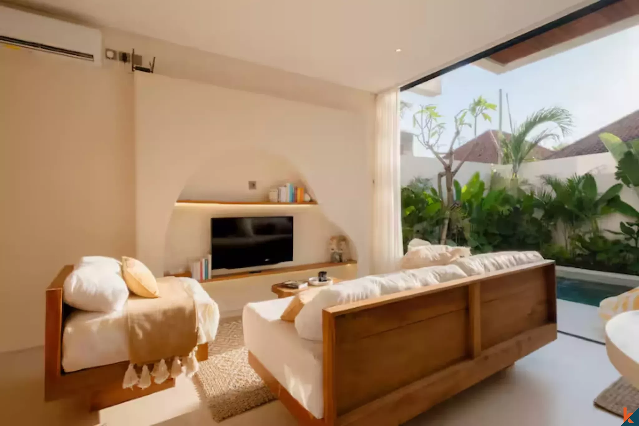 Rumah Tipe Satu Kamar Tidur Bergaya Tropis yang Elegan untuk Disewa di Buduk