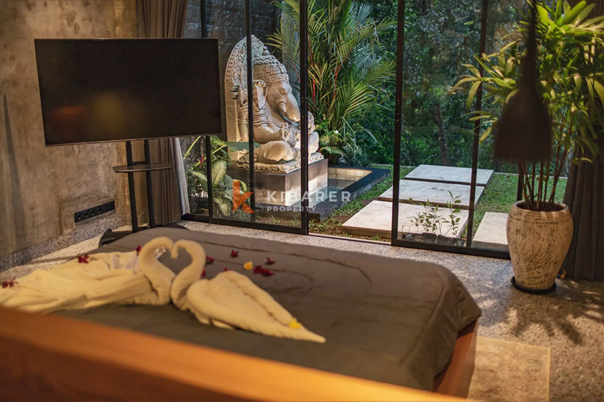 Ultimate Luxy Four Bedroom Villa in Buwit