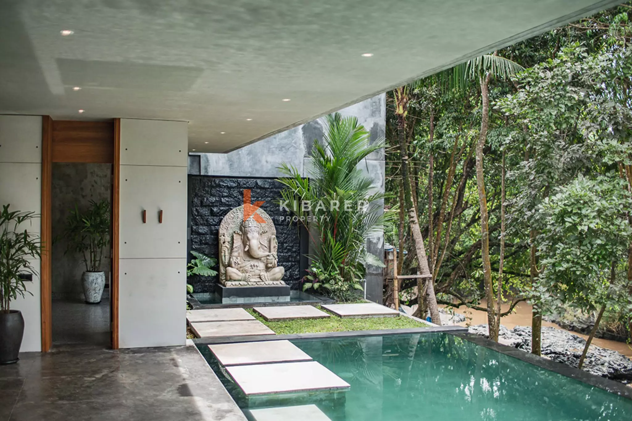 Ultimate Luxy Four Bedroom Villa in Buwit
