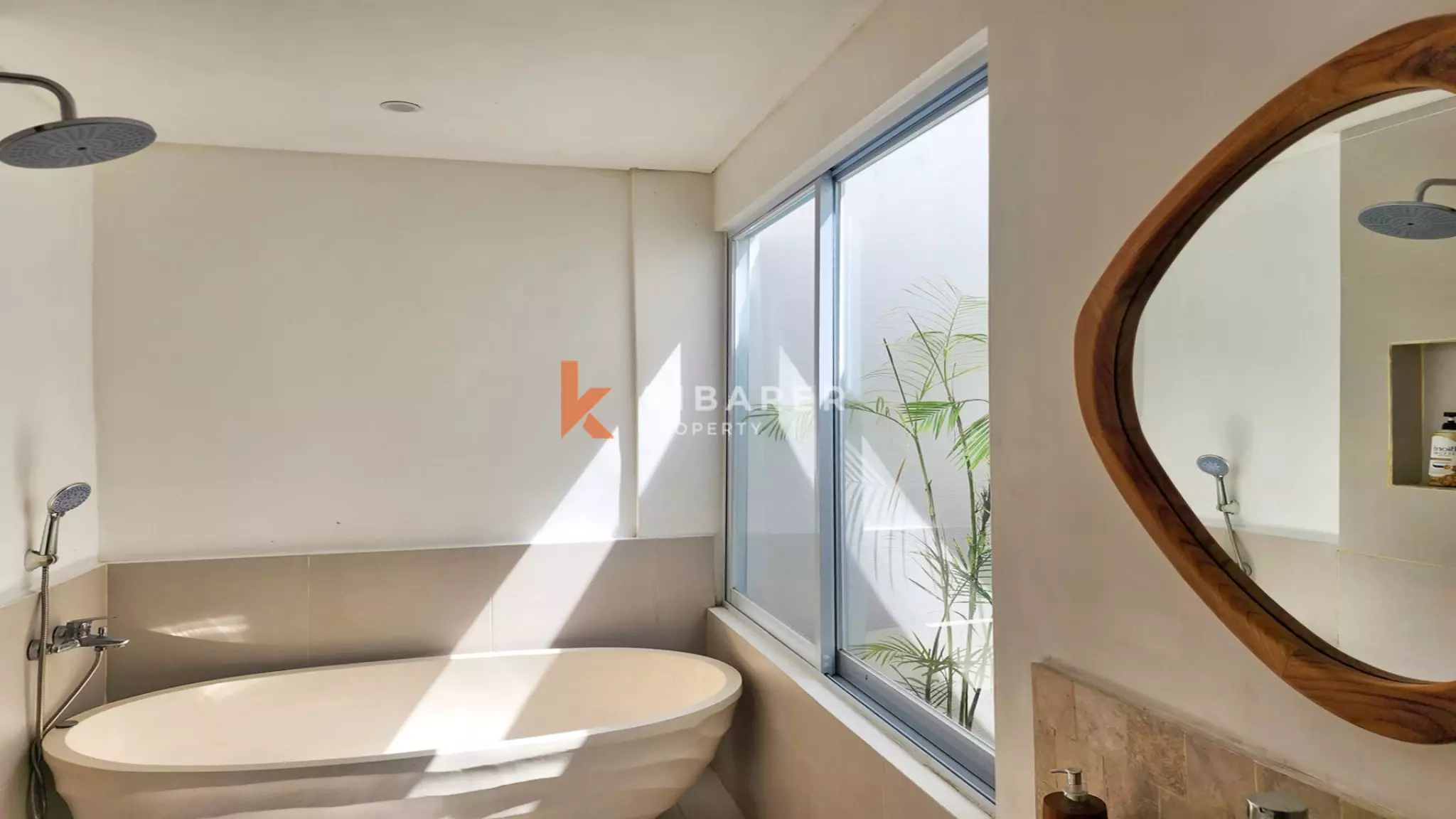 Tropical Hideaway – Chic Two-Bedroom Villa Near Nyang-Nyang Beach