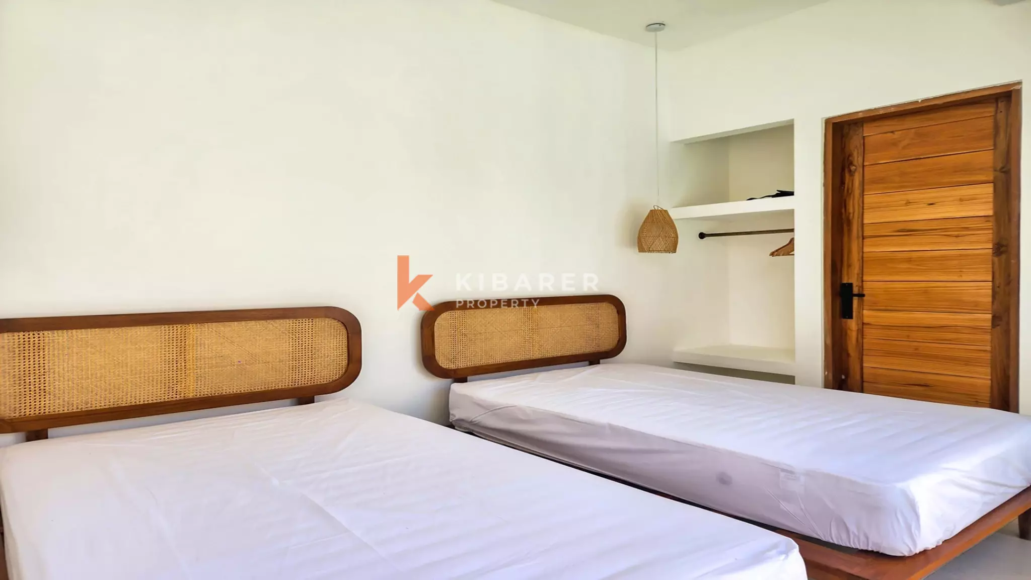 Tropical Hideaway – Chic Two-Bedroom Villa Near Nyang-Nyang Beach