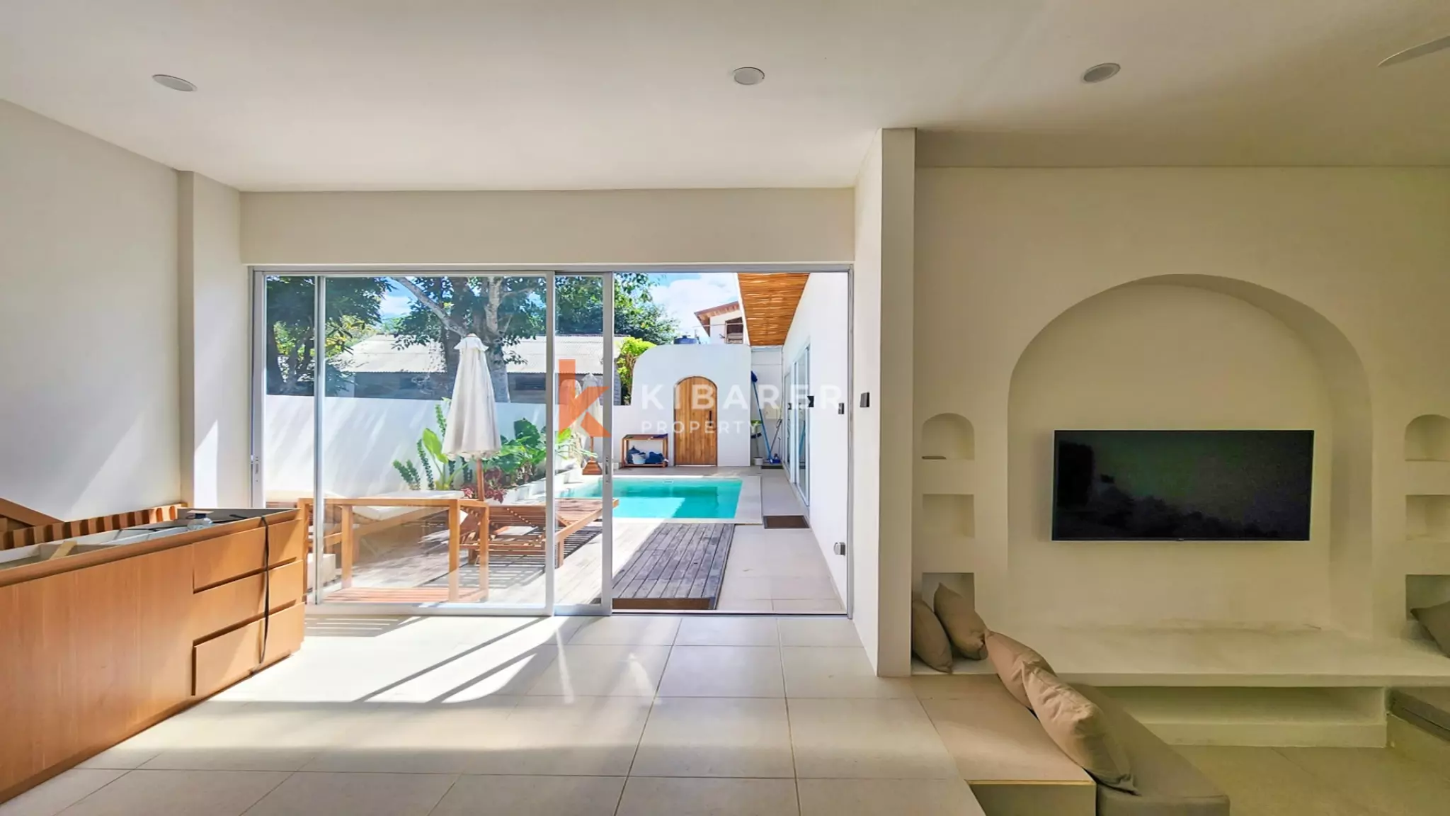 Tropical Hideaway – Chic Two-Bedroom Villa Near Nyang-Nyang Beach