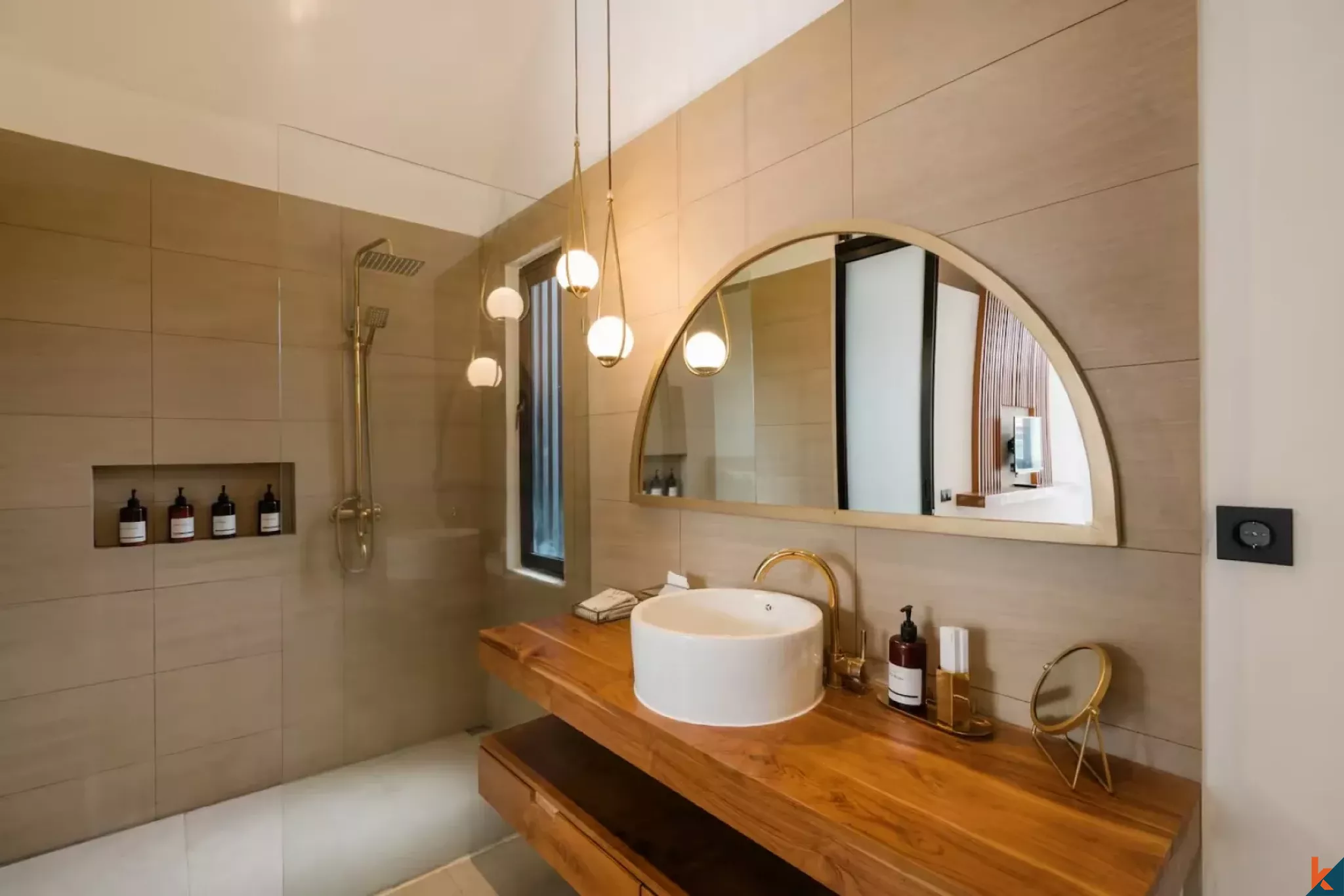 Vila satu kamar tidur menawan dengan hak sewa dan ROI yang baik di Padonan