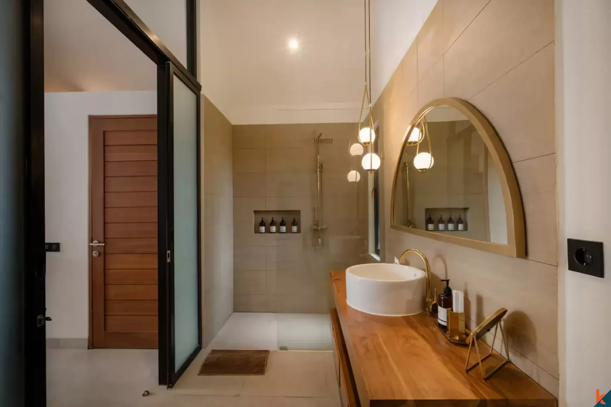 Vila satu kamar tidur menawan dengan hak sewa dan ROI yang baik di Padonan