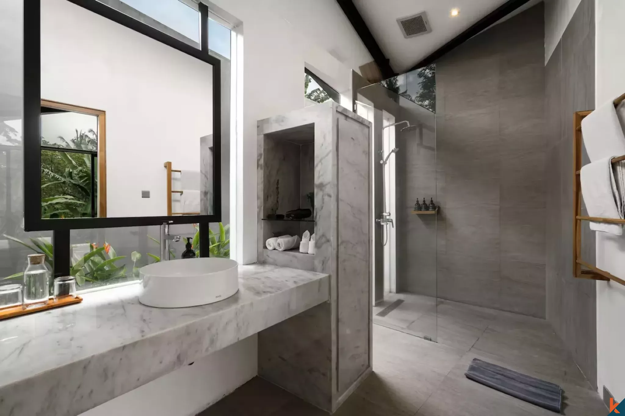 Properti Sewa Berkelas dengan 6 Kamar Tidur dan Pemandangan Hutan di Ubud - Mas