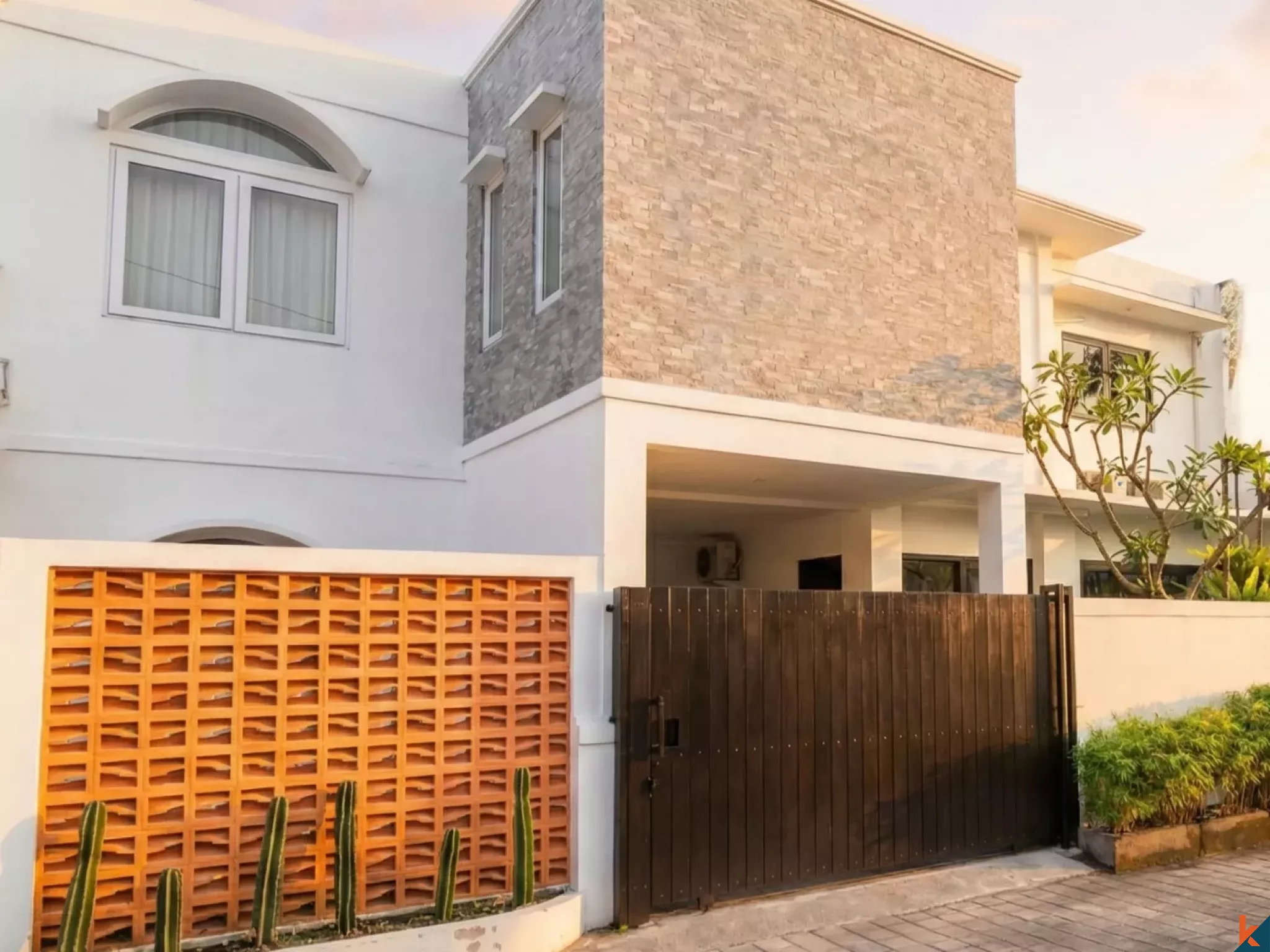 Villa Townhouse Modern Tiga Kamar Tidur Dijual di Seminyak