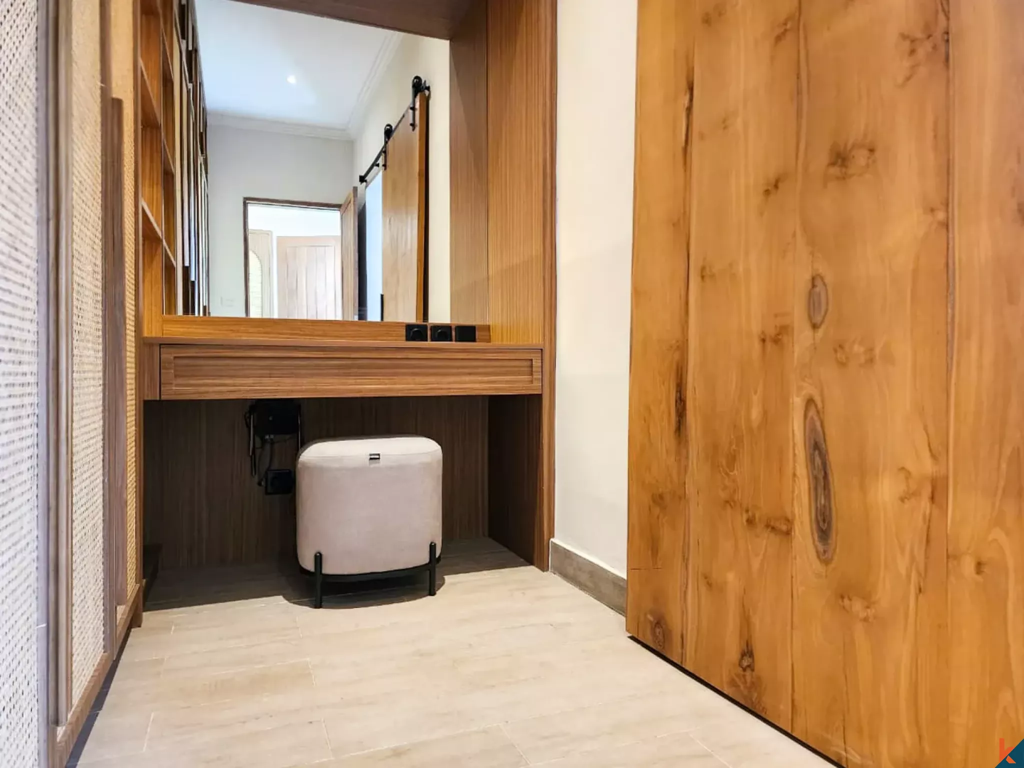 Villa Townhouse Modern Tiga Kamar Tidur Dijual di Seminyak