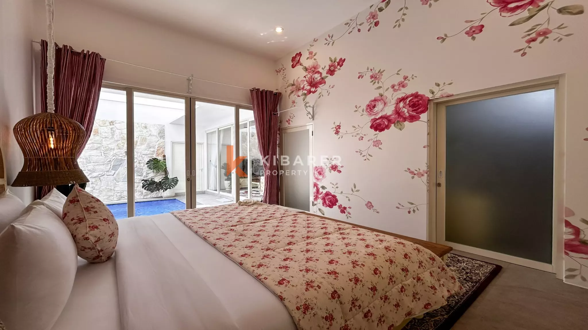 Cozy Romantic Retreat: Charming Two-Bedroom Hideaway in Prime Berawa