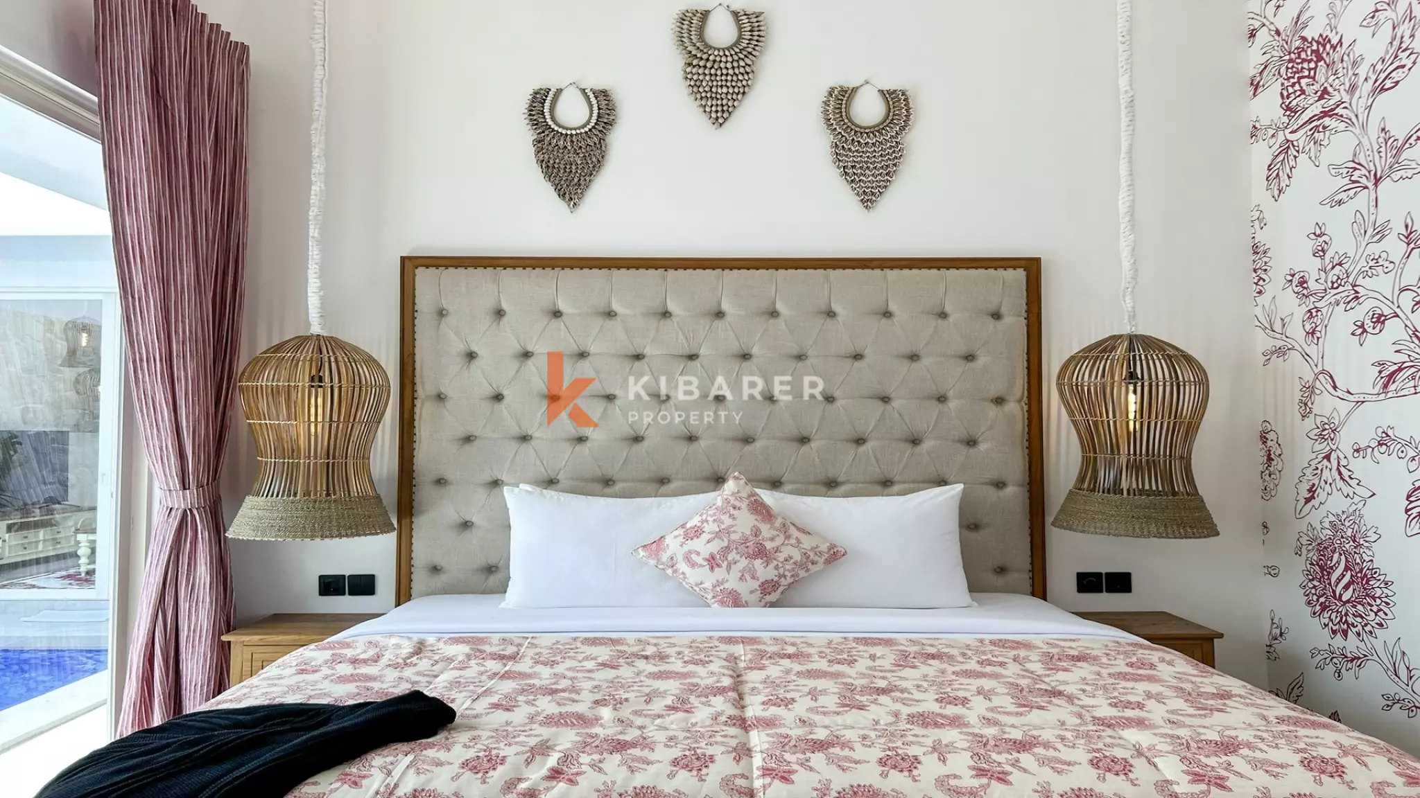 Cozy Romantic Retreat: Charming Two-Bedroom Hideaway in Prime Berawa