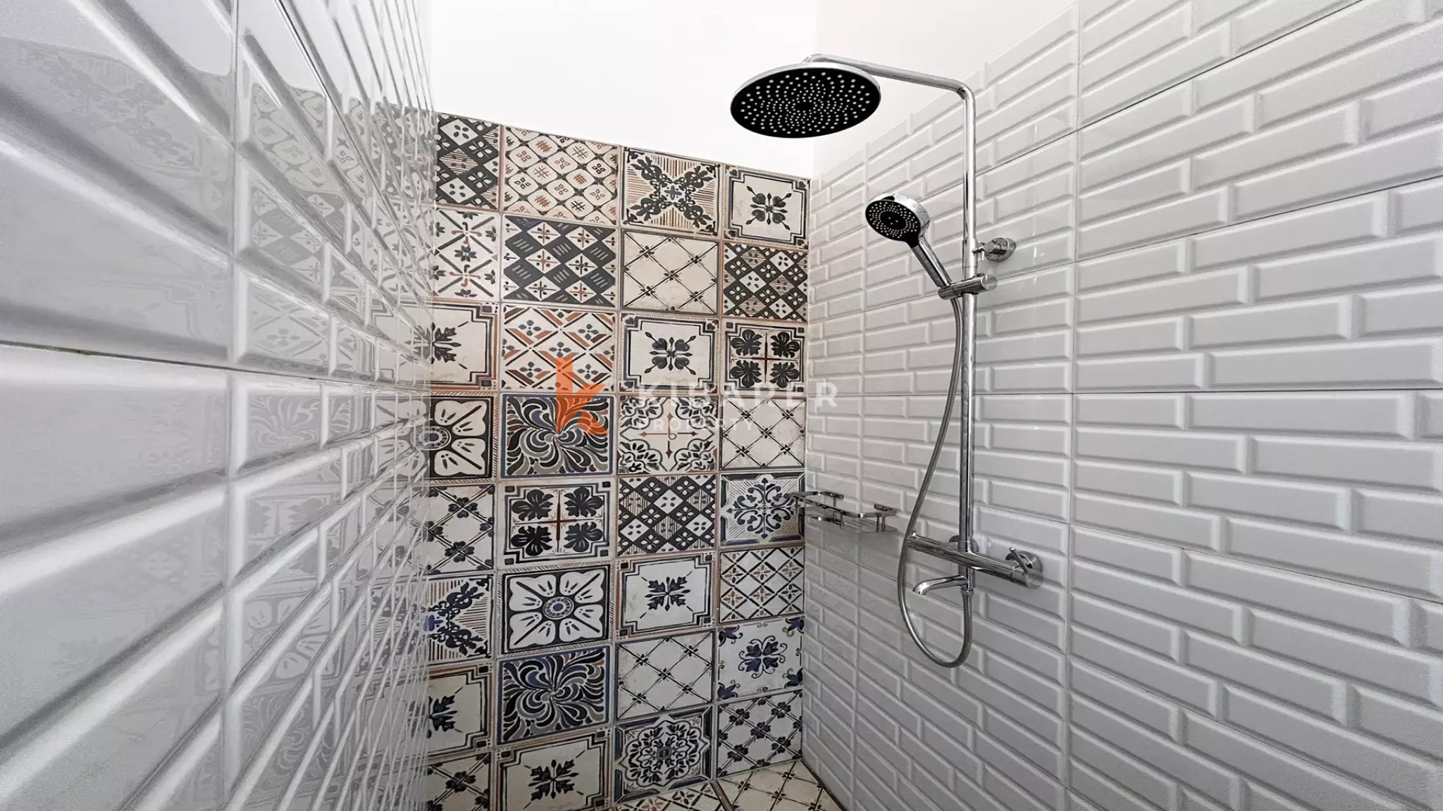 Cozy Romantic Retreat: Charming Two-Bedroom Hideaway in Prime Berawa