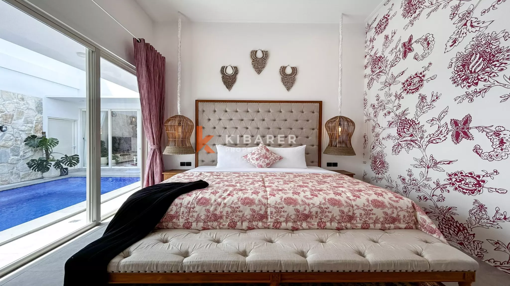 Cozy Romantic Retreat: Charming Two-Bedroom Hideaway in Prime Berawa