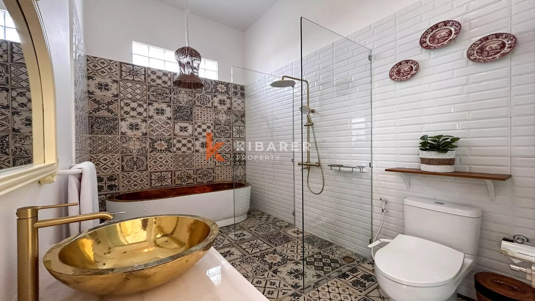 Cozy Romantic Retreat: Charming Two-Bedroom Hideaway in Prime Berawa