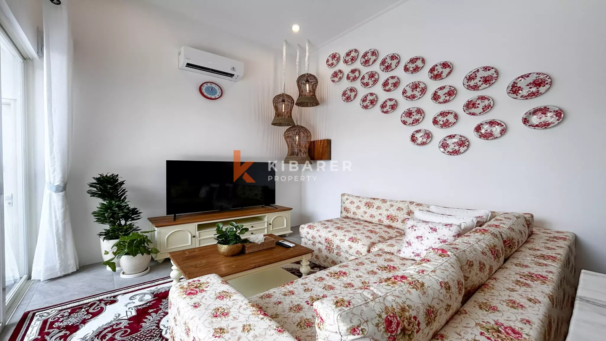 Cozy Romantic Retreat: Charming Two-Bedroom Hideaway in Prime Berawa