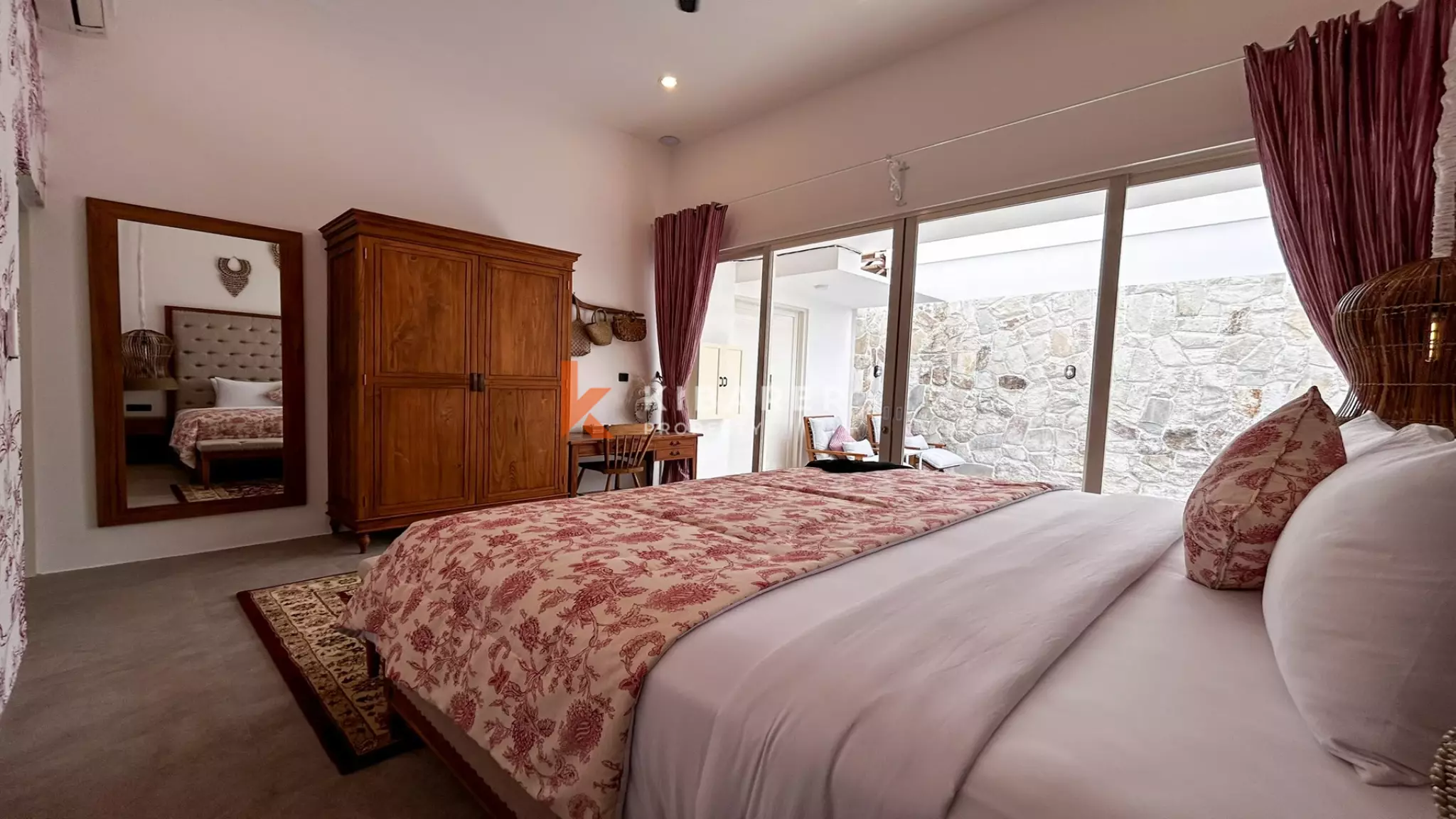 Cozy Romantic Retreat: Charming Two-Bedroom Hideaway in Prime Berawa