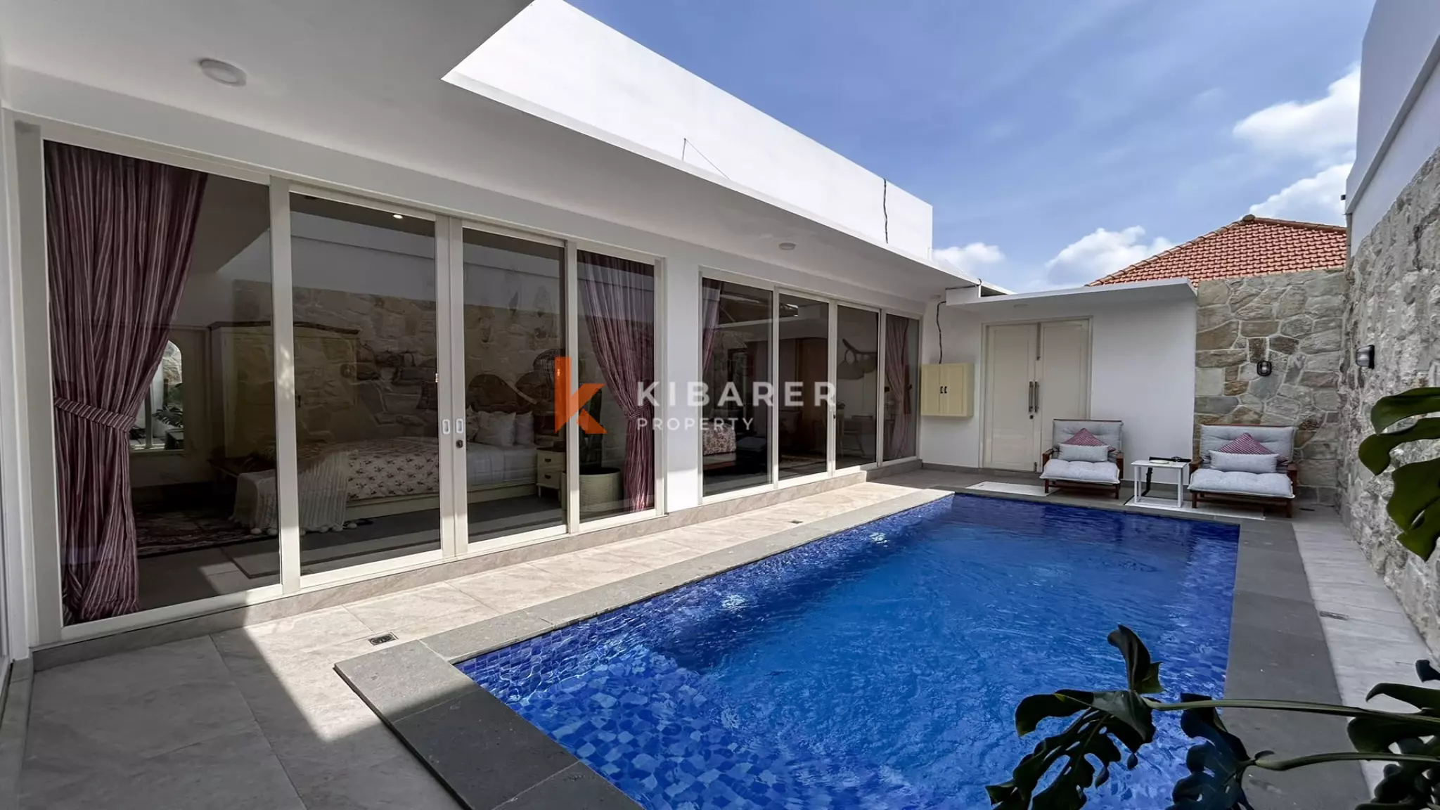 Cozy Romantic Retreat: Charming Two-Bedroom Hideaway in Prime Berawa