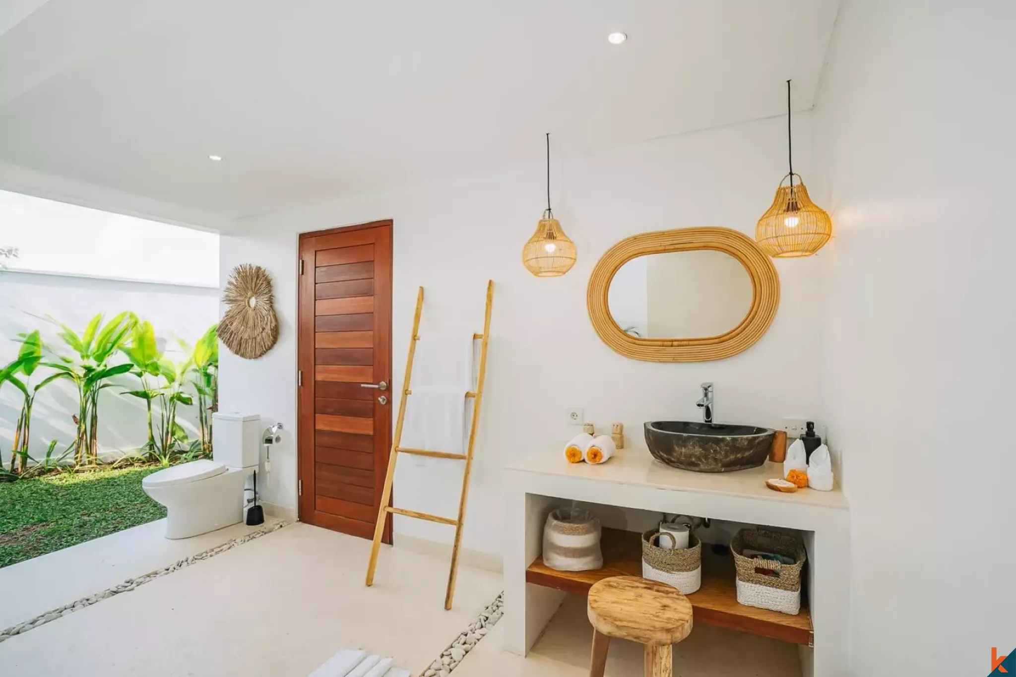 Elegant Two Bedroom Private Villa for Lease Walking Distance to Seseh Beach