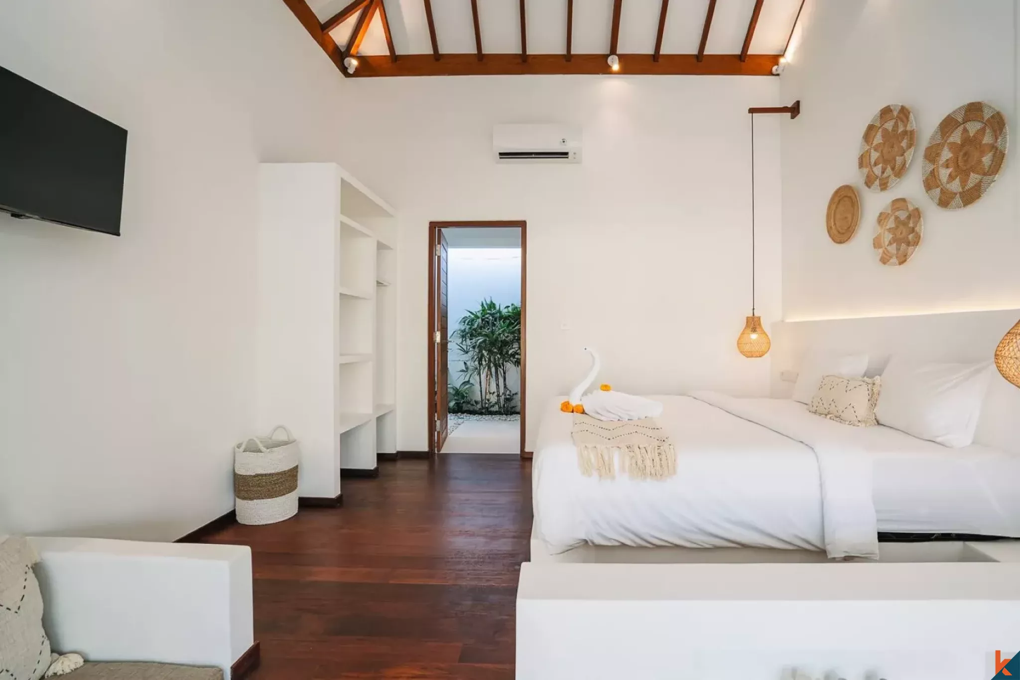 Elegant Two Bedroom Private Villa for Lease Walking Distance to Seseh Beach