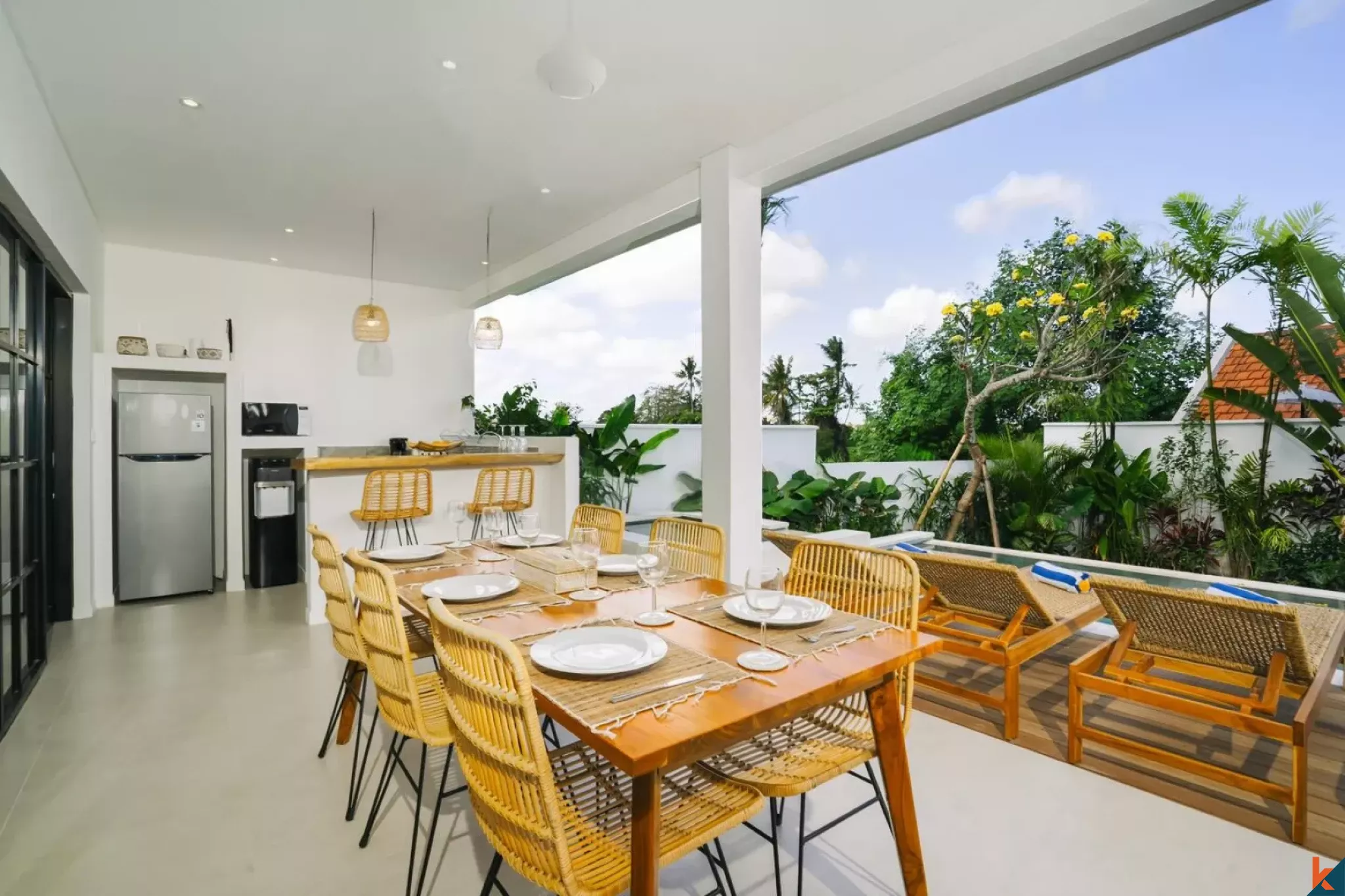 Elegant Two Bedroom Private Villa for Lease Walking Distance to Seseh Beach