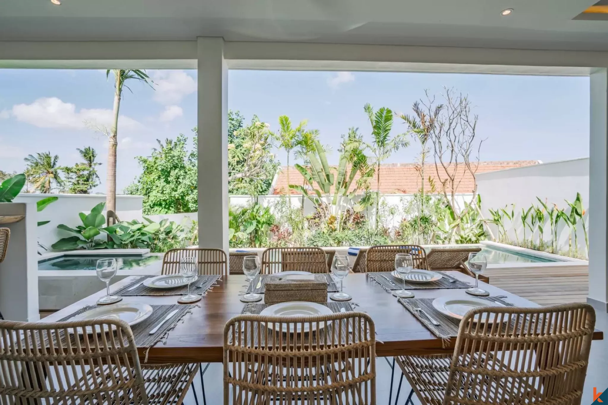 Elegant Two Bedroom Private Villa for Lease Walking Distance to Seseh Beach