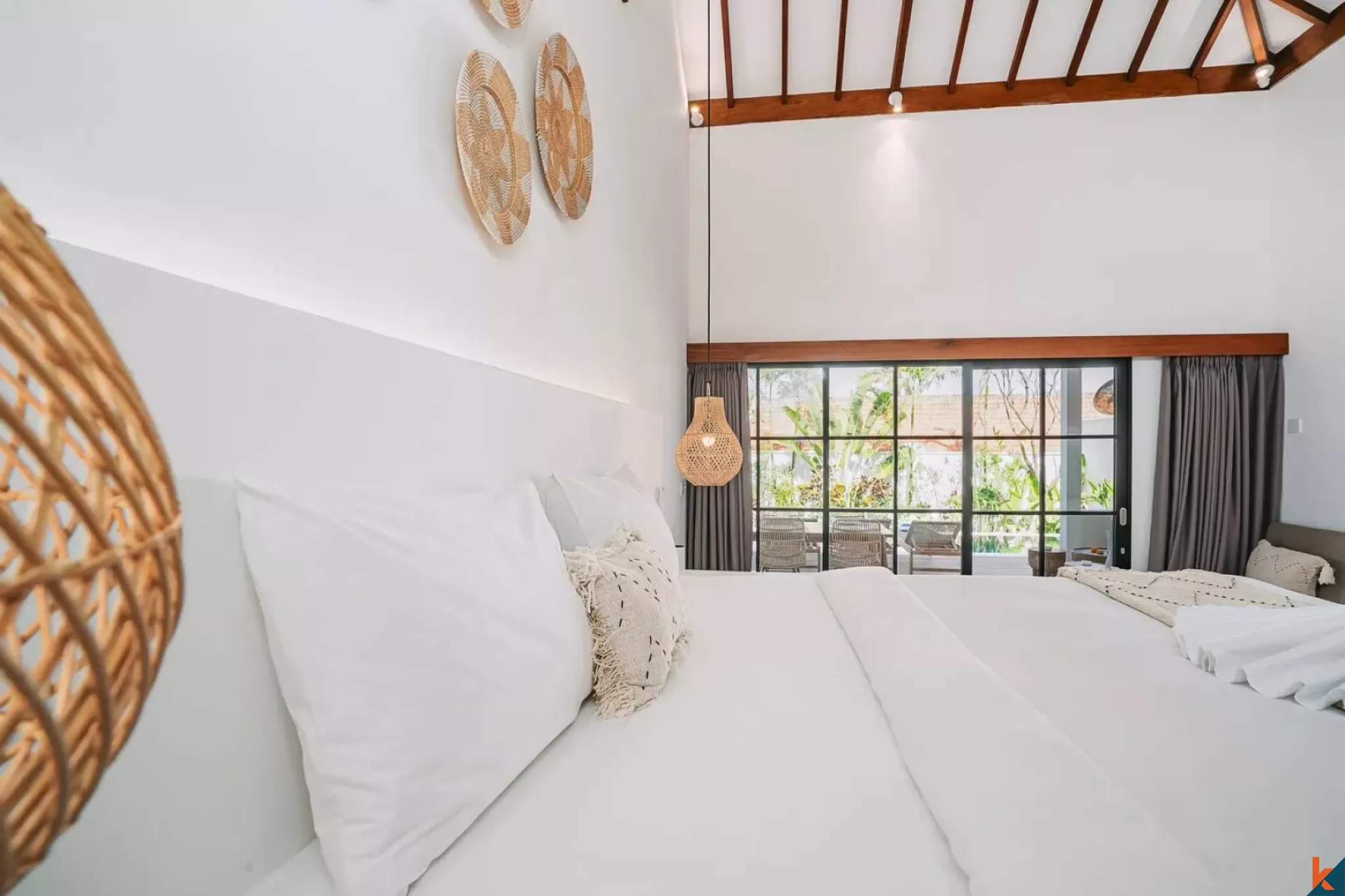 Elegant Two Bedroom Private Villa for Lease Walking Distance to Seseh Beach