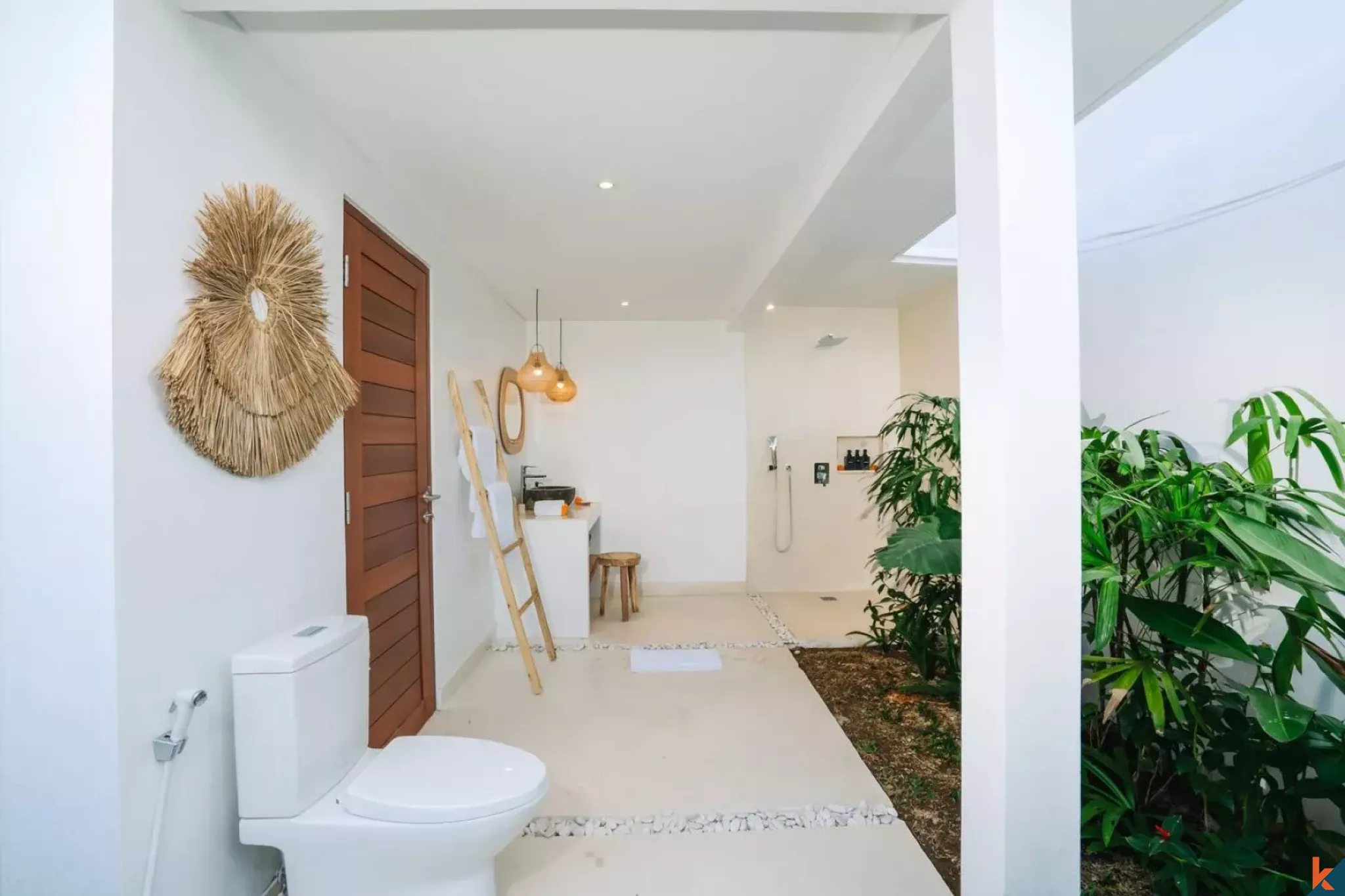 Elegant Two Bedroom Private Villa for Lease Walking Distance to Seseh Beach