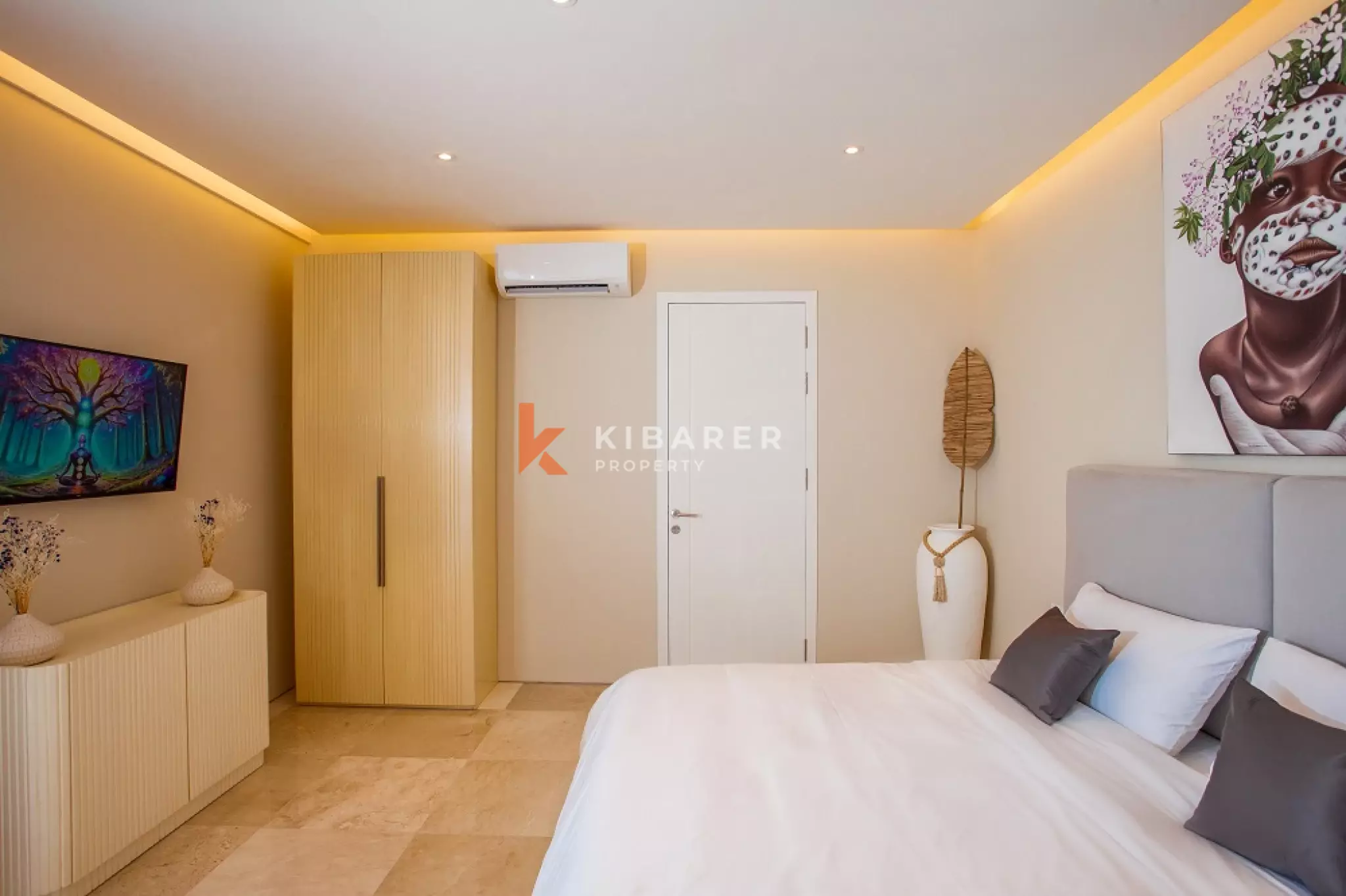 Élégante villa de quatre chambres avec salon fermé dans la région de Canggu