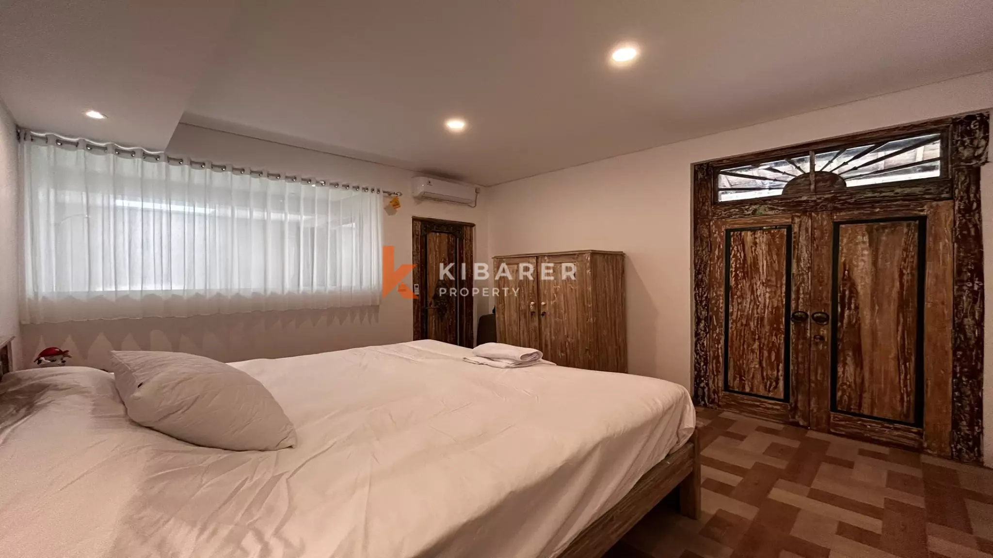 Belle villa Joglo de deux chambres avec salon ouvert située à Tumbak Bayuh