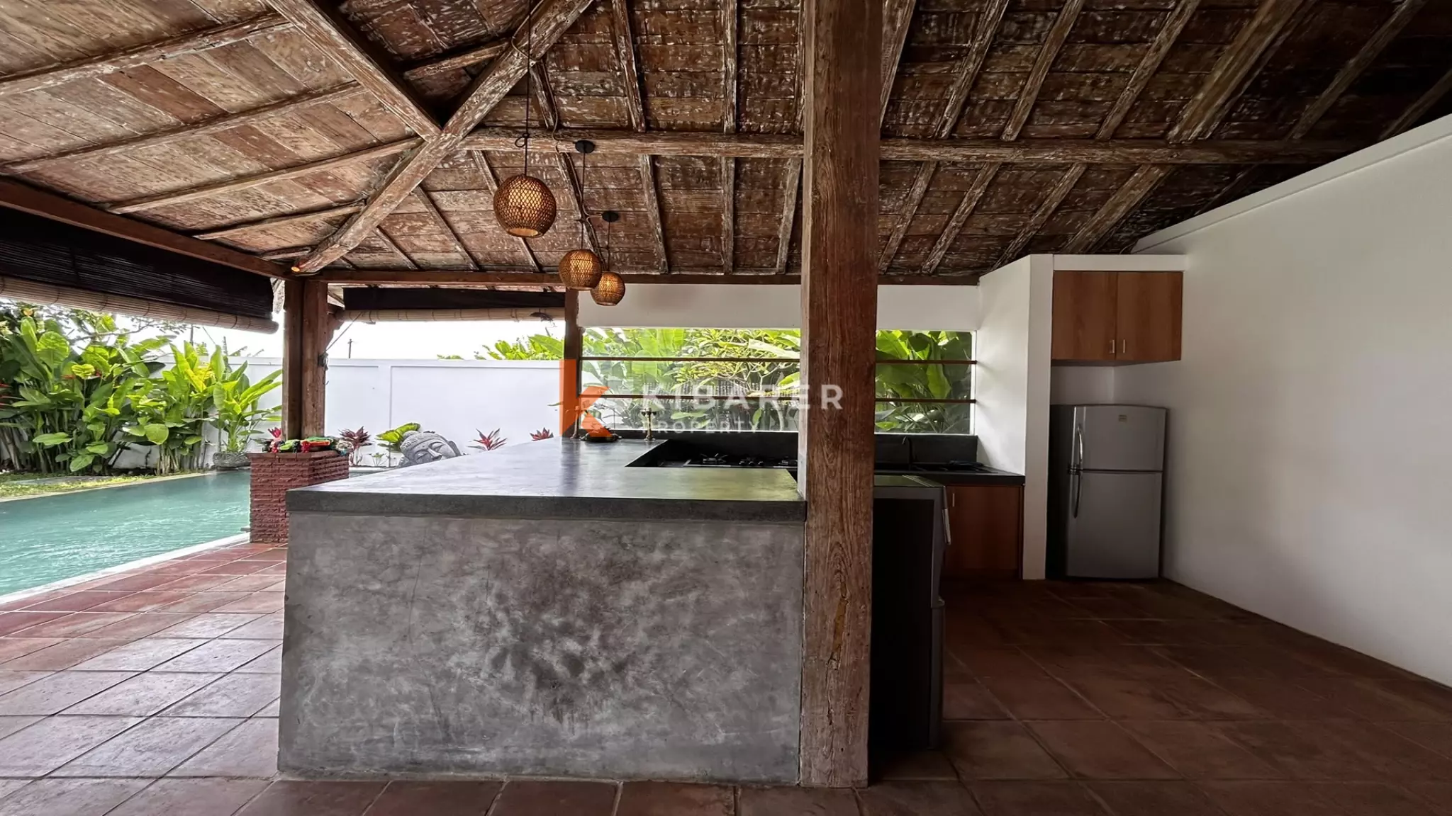 Belle villa Joglo de deux chambres avec salon ouvert située à Tumbak Bayuh