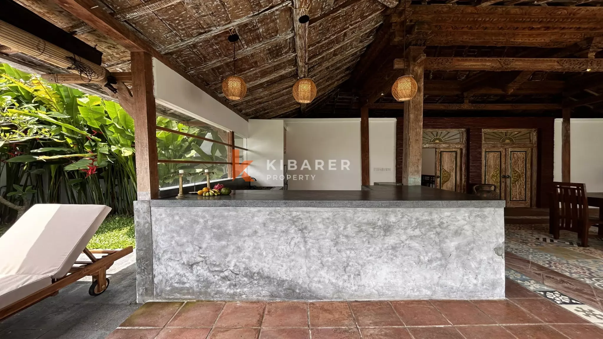 Belle villa Joglo de deux chambres avec salon ouvert située à Tumbak Bayuh