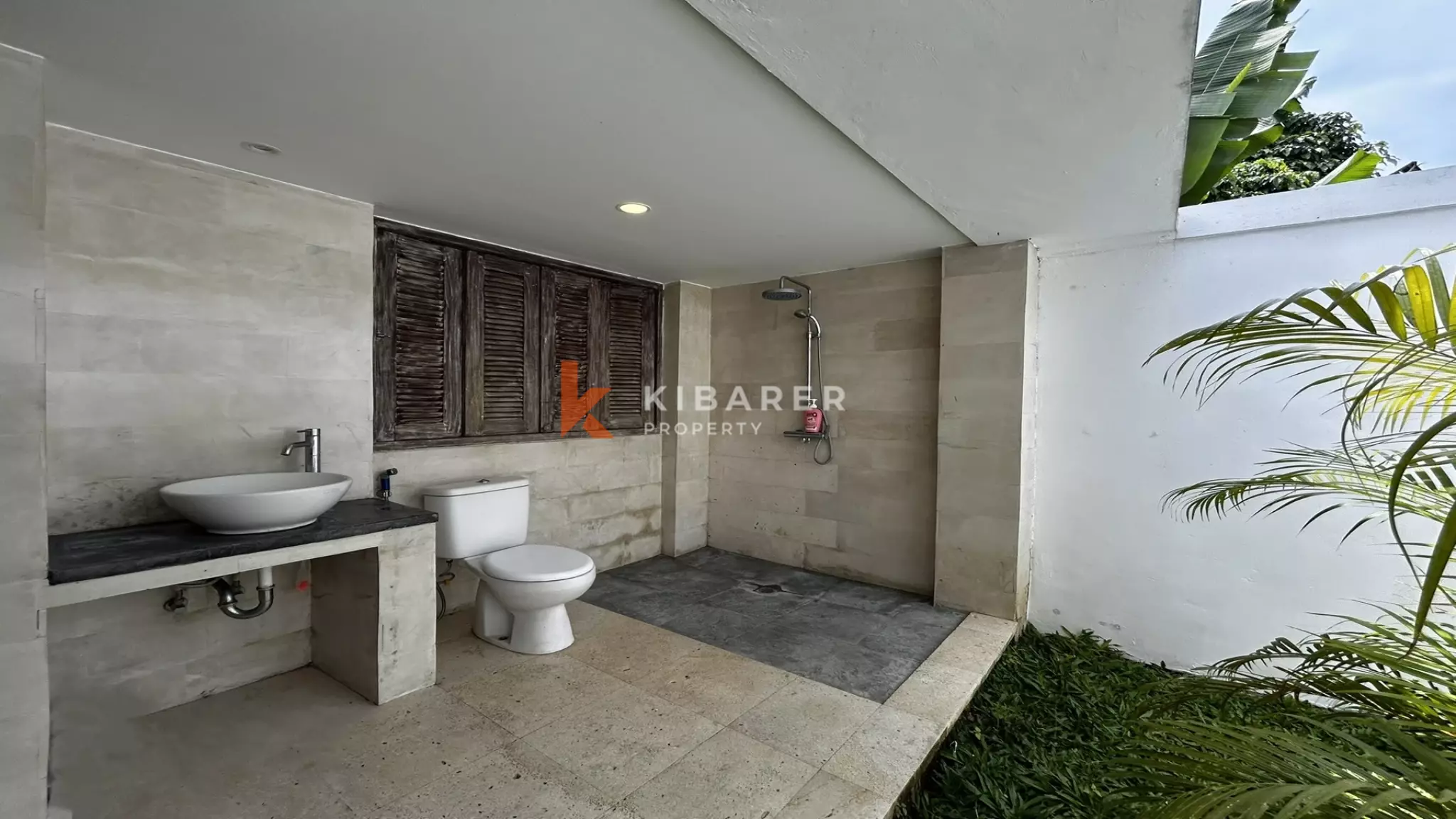 Belle villa Joglo de deux chambres avec salon ouvert située à Tumbak Bayuh