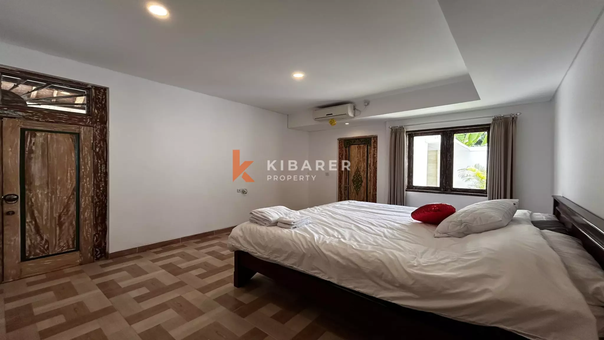 Belle villa Joglo de deux chambres avec salon ouvert située à Tumbak Bayuh