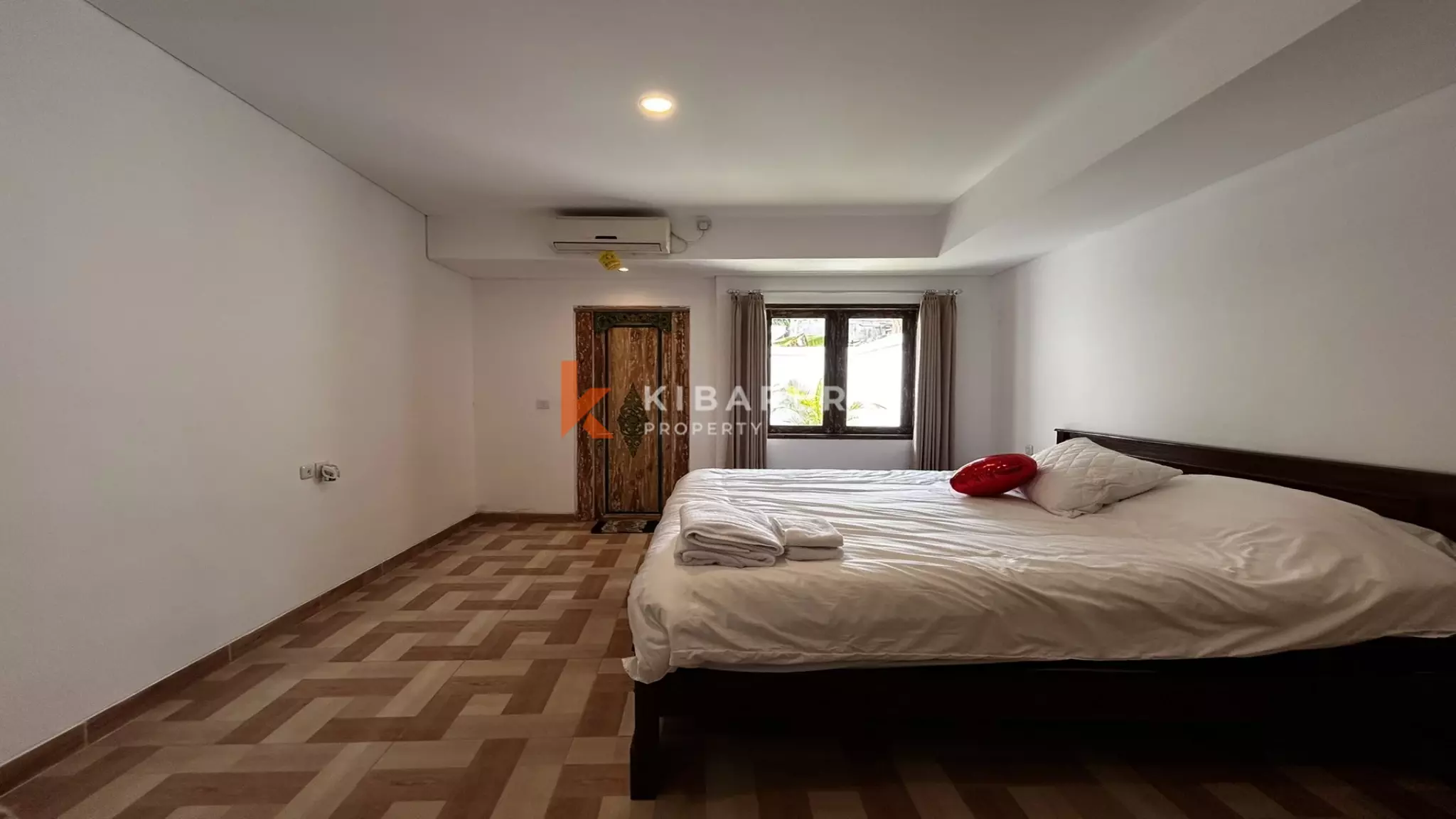 Belle villa Joglo de deux chambres avec salon ouvert située à Tumbak Bayuh