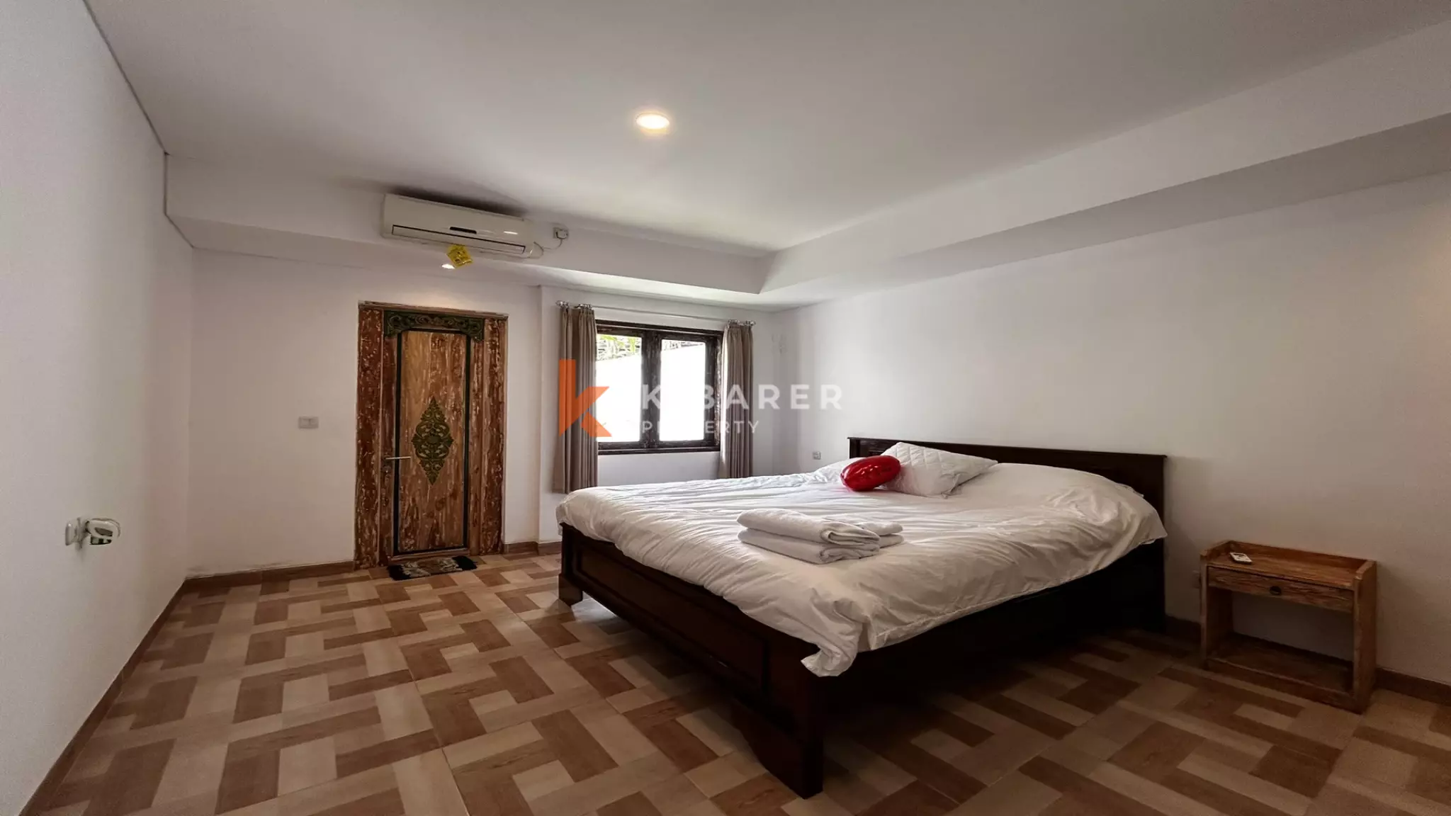 Belle villa Joglo de deux chambres avec salon ouvert située à Tumbak Bayuh