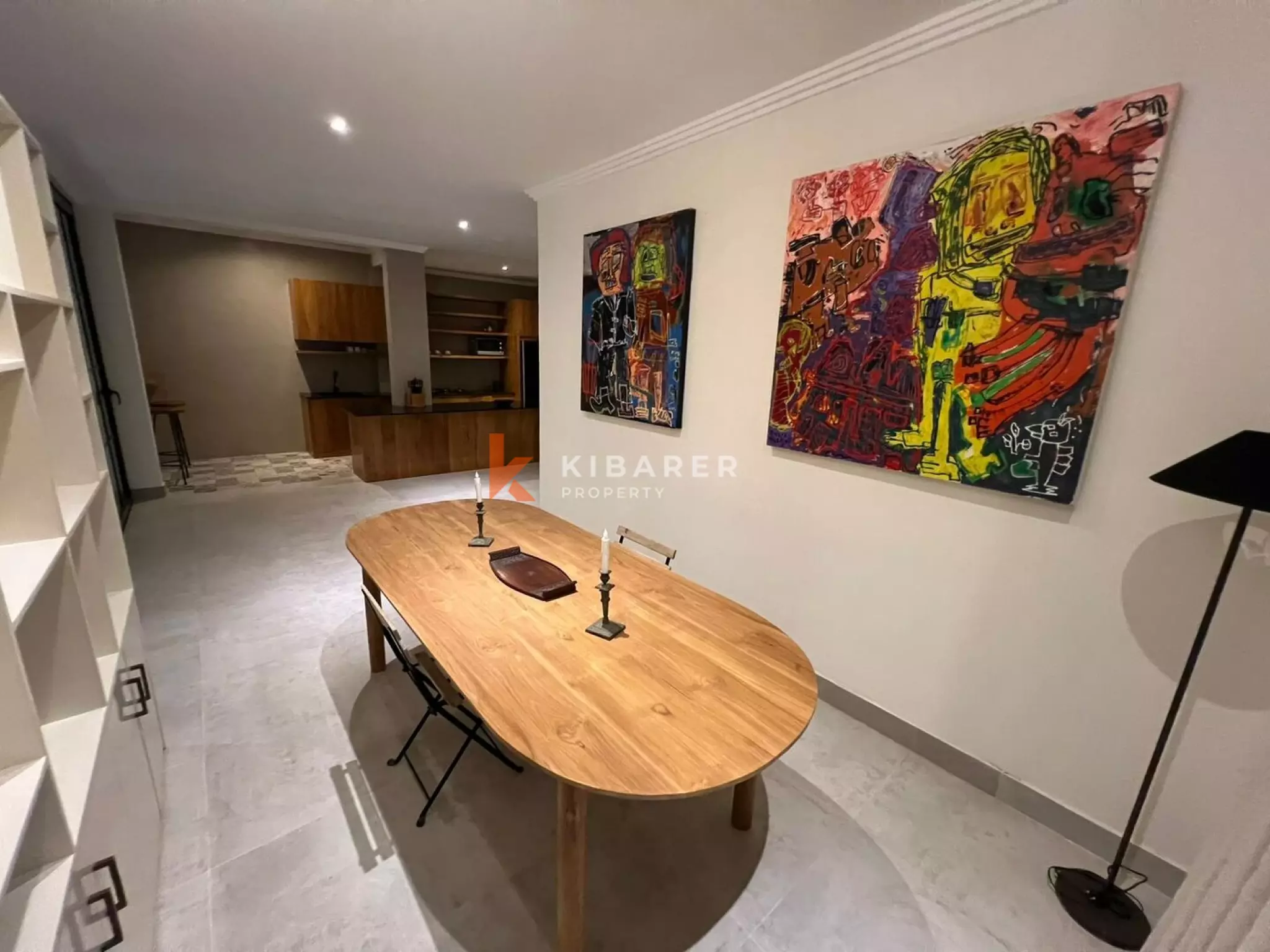 Rumah Townhouse Tiga Kamar Tidur yang Menenangkan dengan Kolam Jacuzzi Pribadi di Area Seminyak