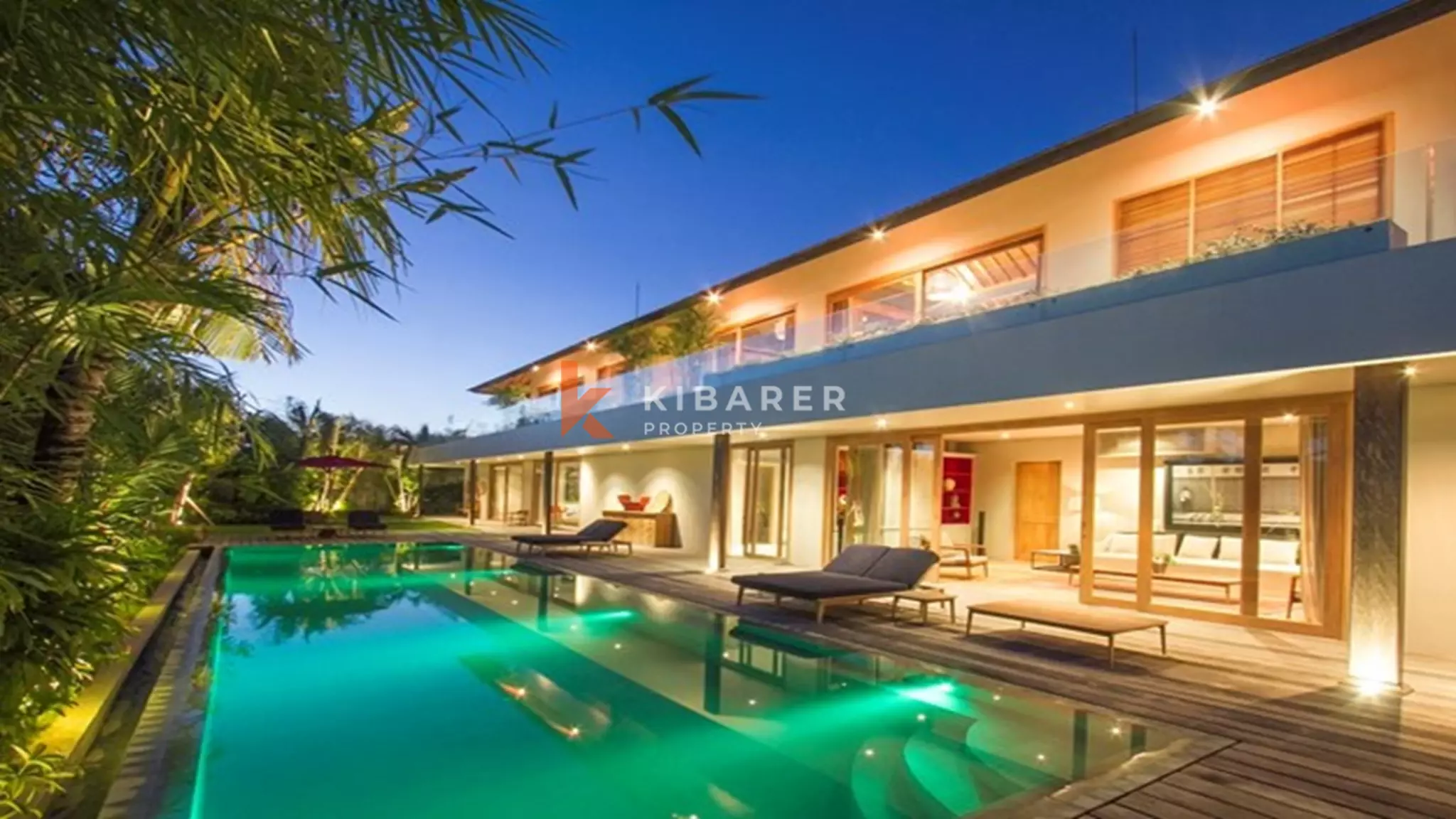 Charmante villa de cinq chambres avec jardin à louer à Canggu