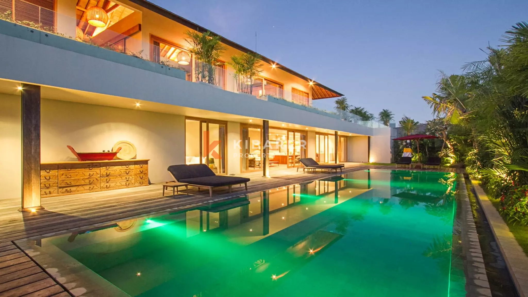 Charmante villa de cinq chambres avec jardin à louer à Canggu