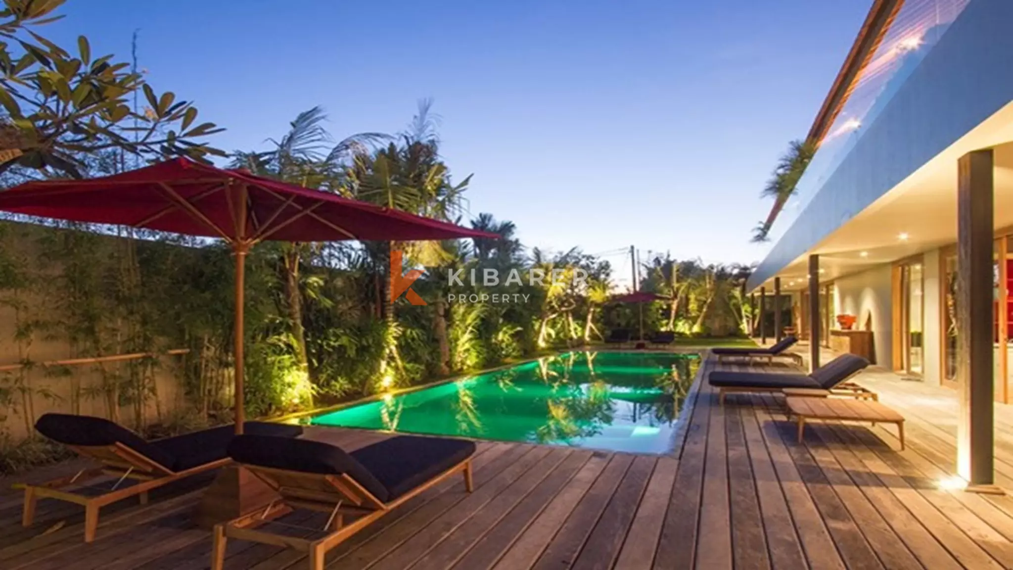 Charmante villa de cinq chambres avec jardin à louer à Canggu