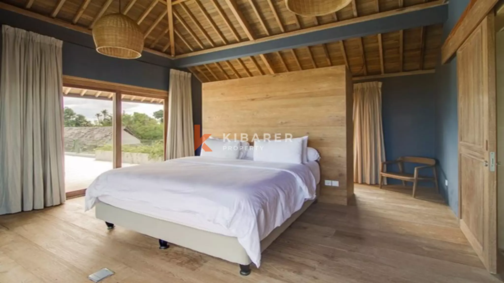 Charmante villa de cinq chambres avec jardin à louer à Canggu