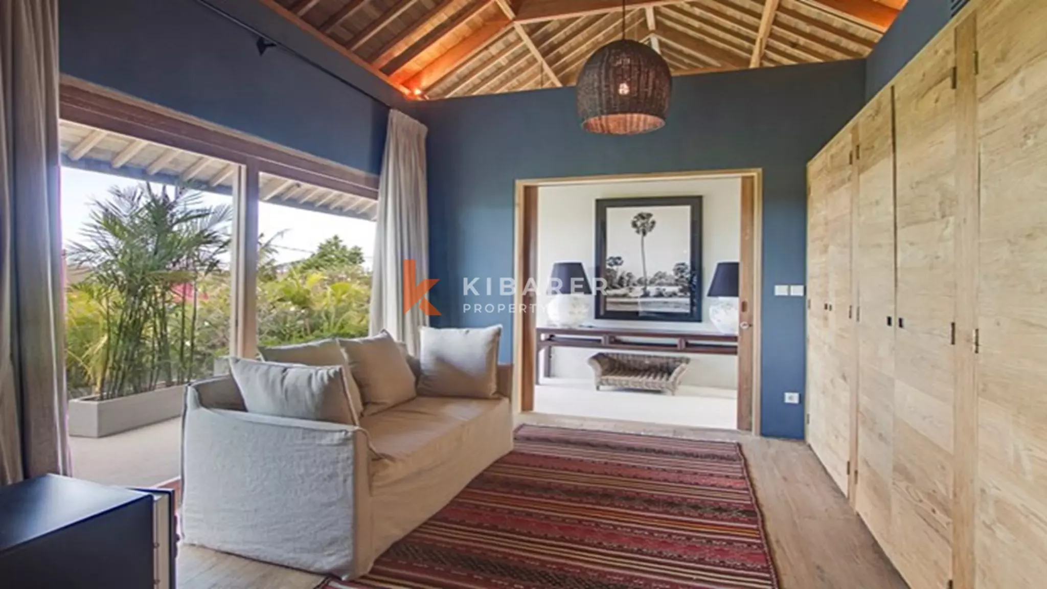 Charmante villa de cinq chambres avec jardin à louer à Canggu