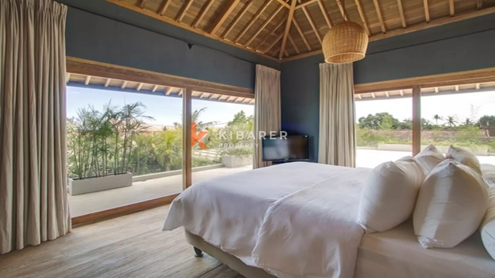 Charmante villa de cinq chambres avec jardin à louer à Canggu