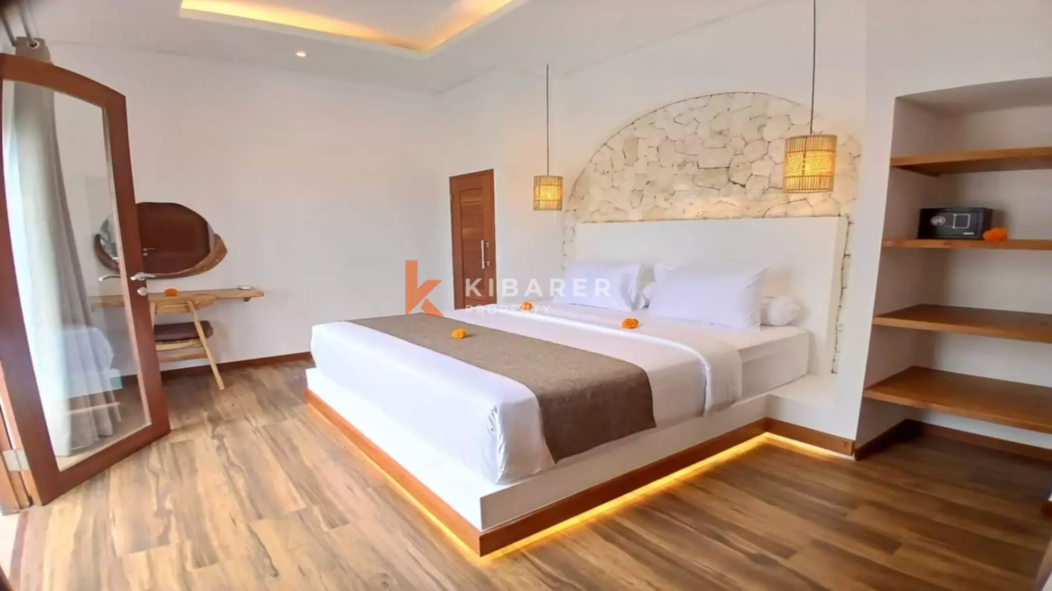 Villa tropicale moderne et lumineuse de quatre chambres avec grande piscine à Nyanyi