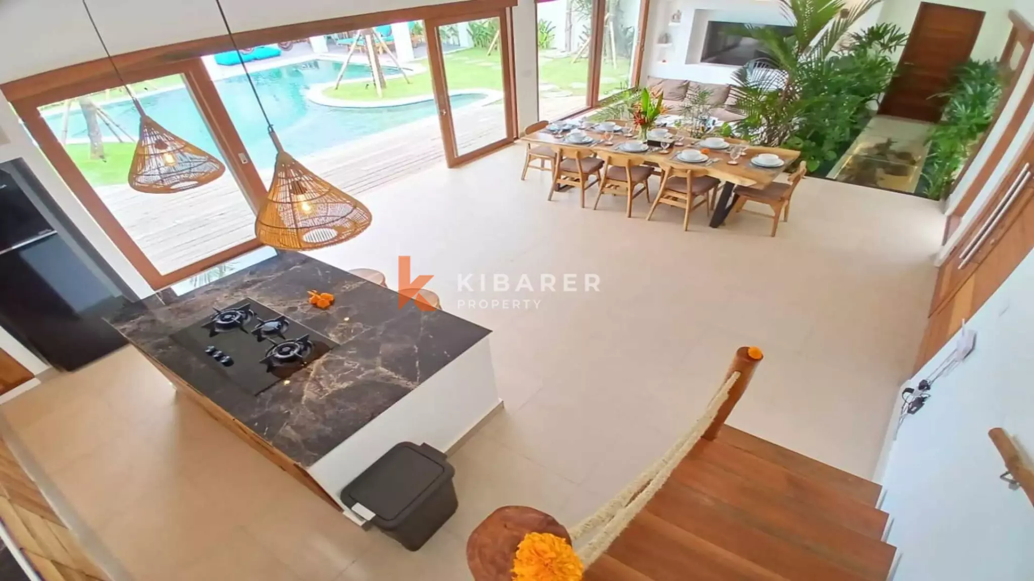 Villa tropicale moderne et lumineuse de quatre chambres avec grande piscine à Nyanyi