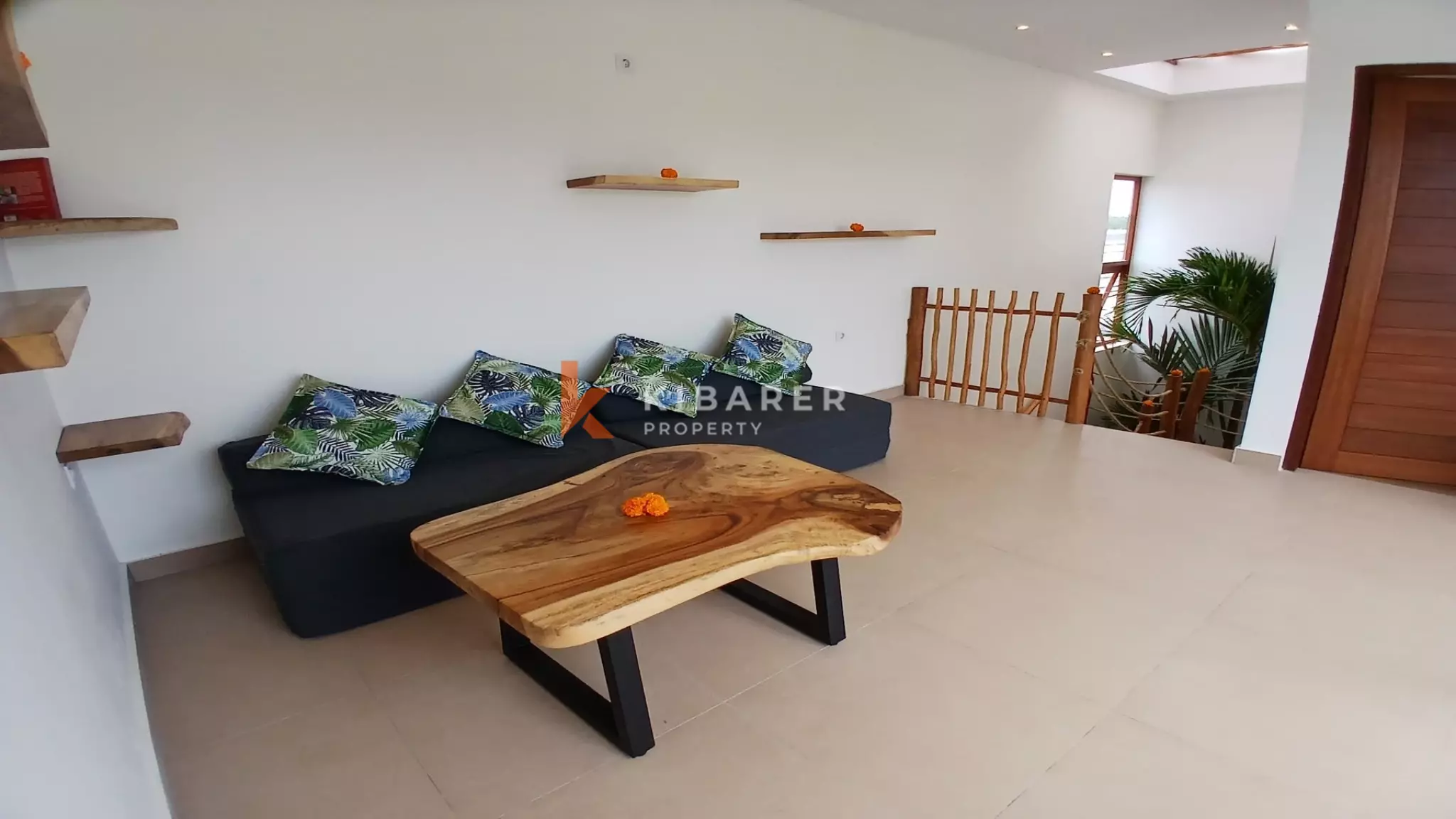 Villa tropicale moderne et lumineuse de quatre chambres avec grande piscine à Nyanyi