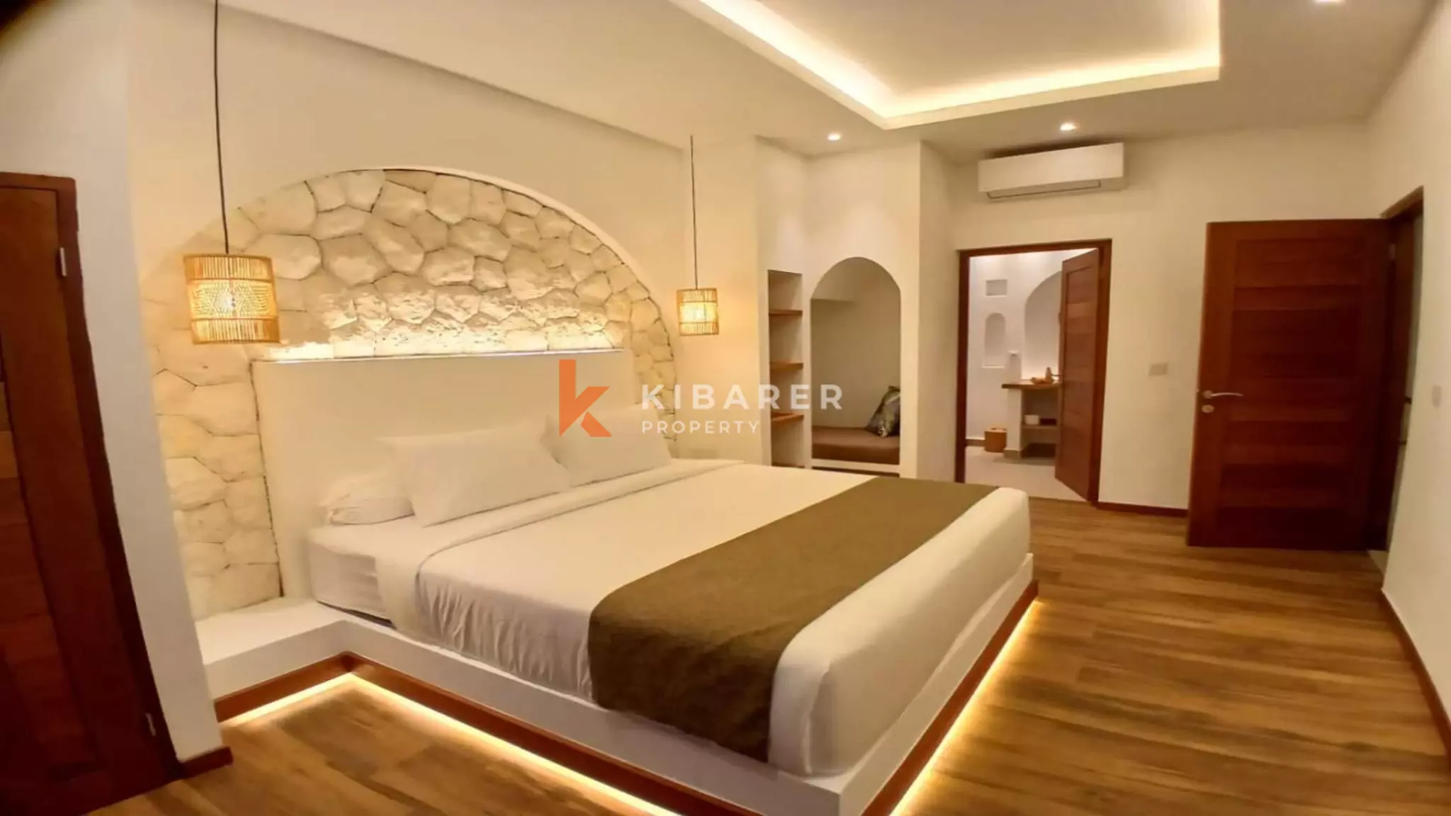 Villa tropicale moderne et lumineuse de quatre chambres avec grande piscine à Nyanyi