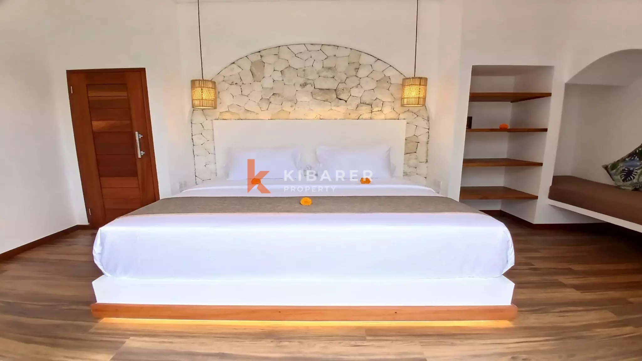 Villa tropicale moderne et lumineuse de quatre chambres avec grande piscine à Nyanyi