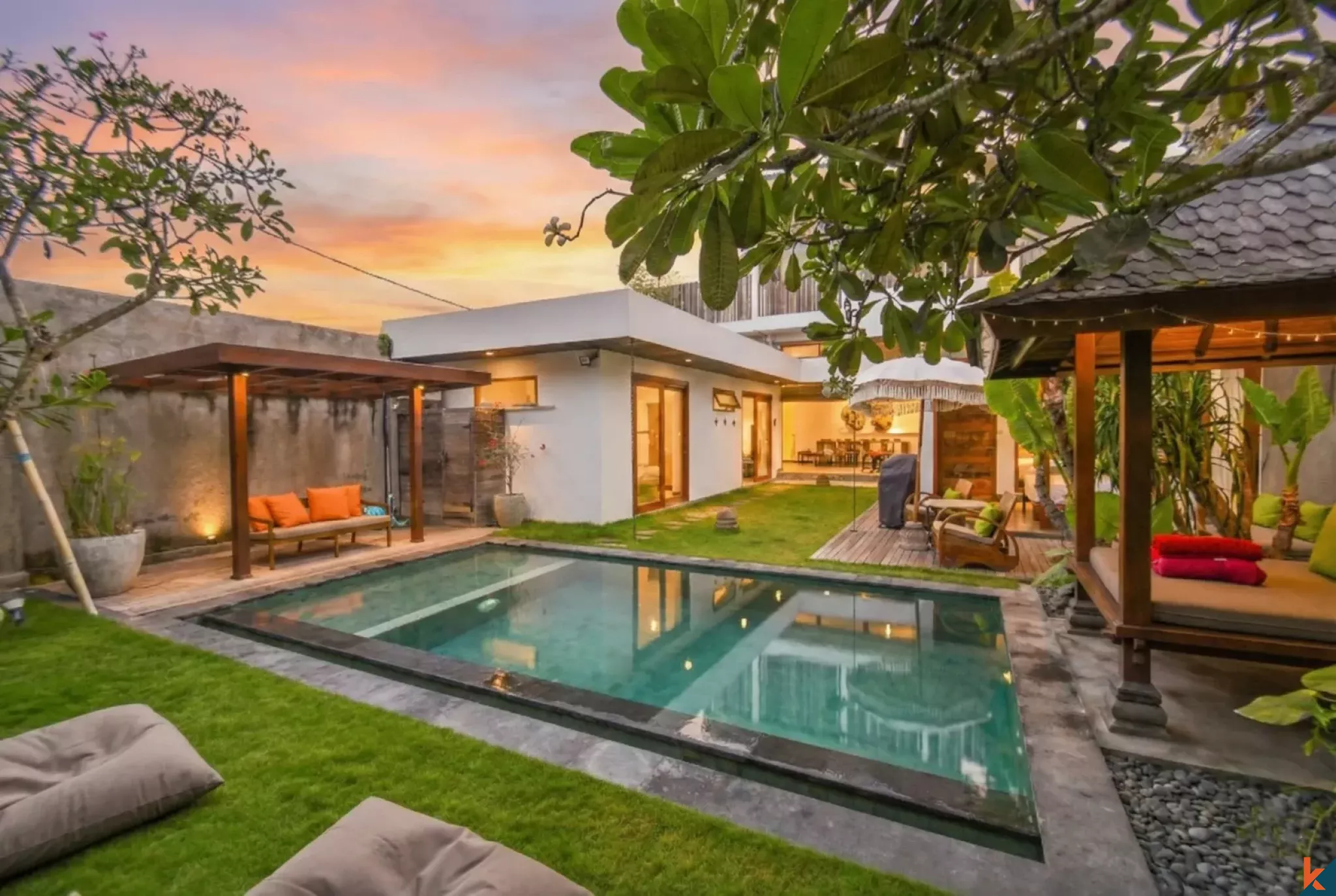 Vila Indah dengan Empat Kamar Tidur dan Hak Sewa di Echo Beach yang Modis