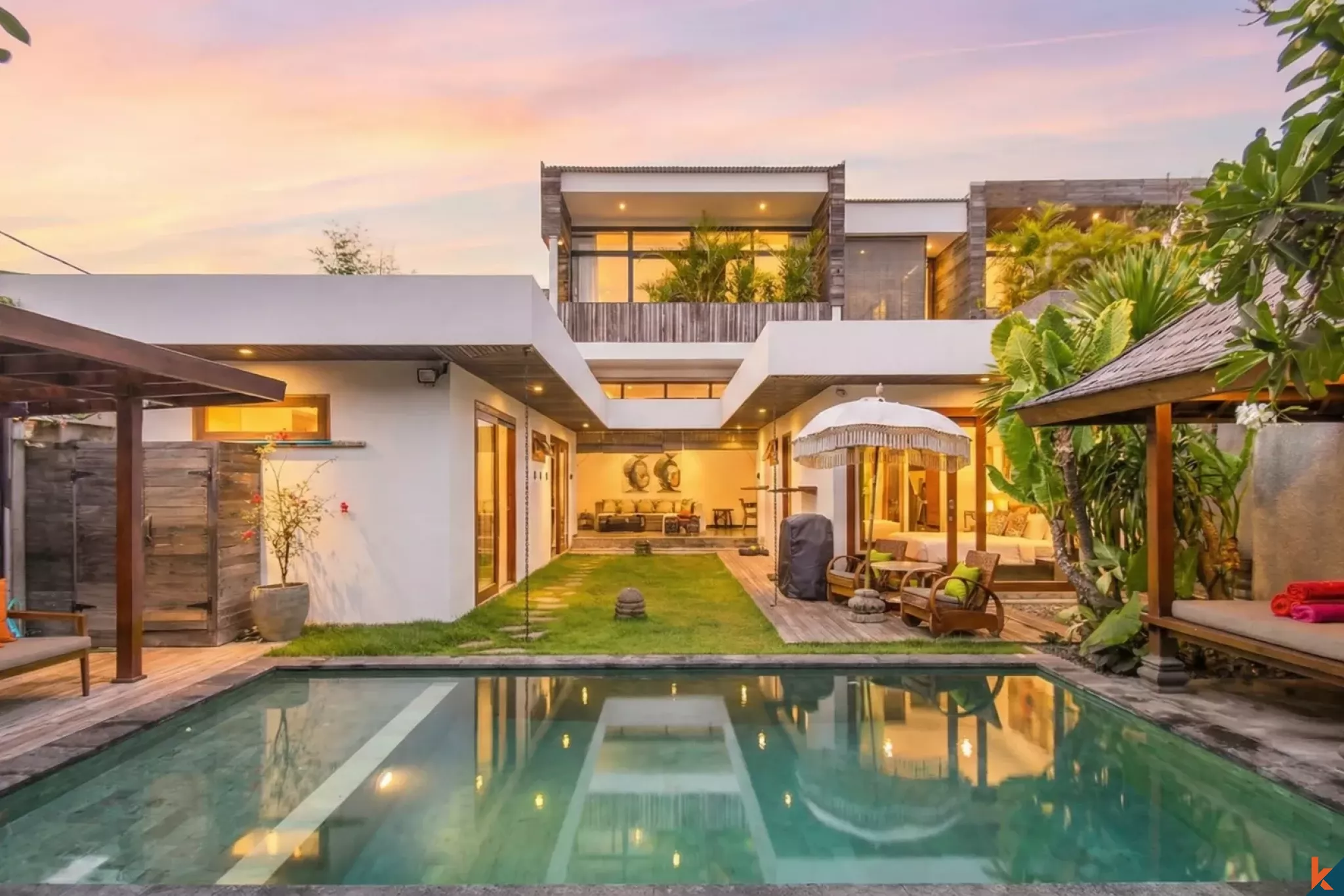 Vila Indah dengan Empat Kamar Tidur dan Hak Sewa di Echo Beach yang Modis