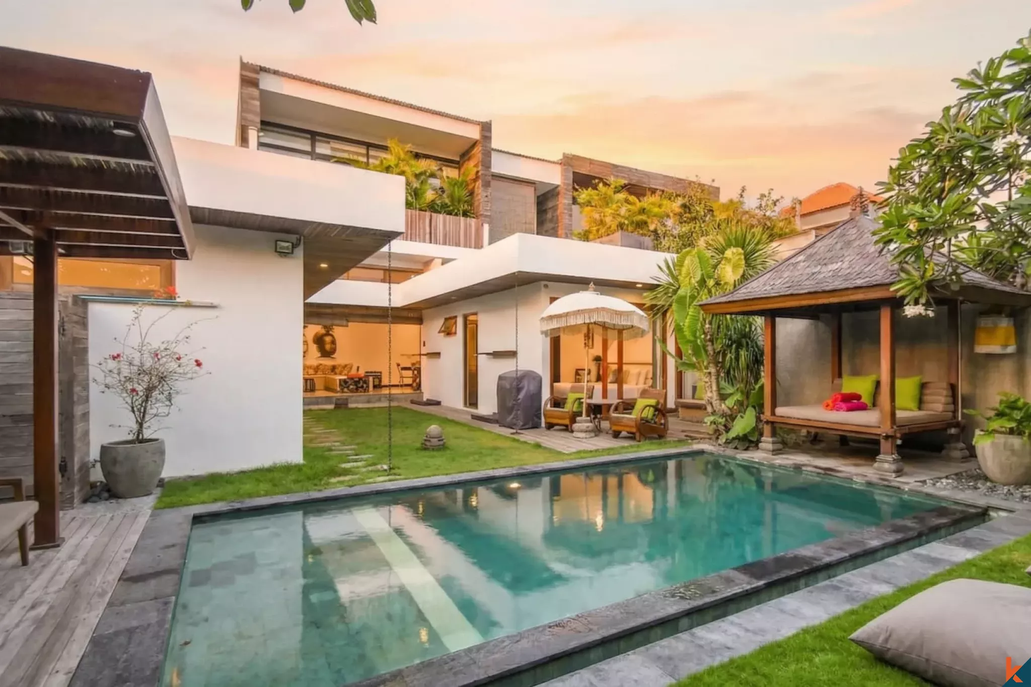 Vila Indah dengan Empat Kamar Tidur dan Hak Sewa di Echo Beach yang Modis